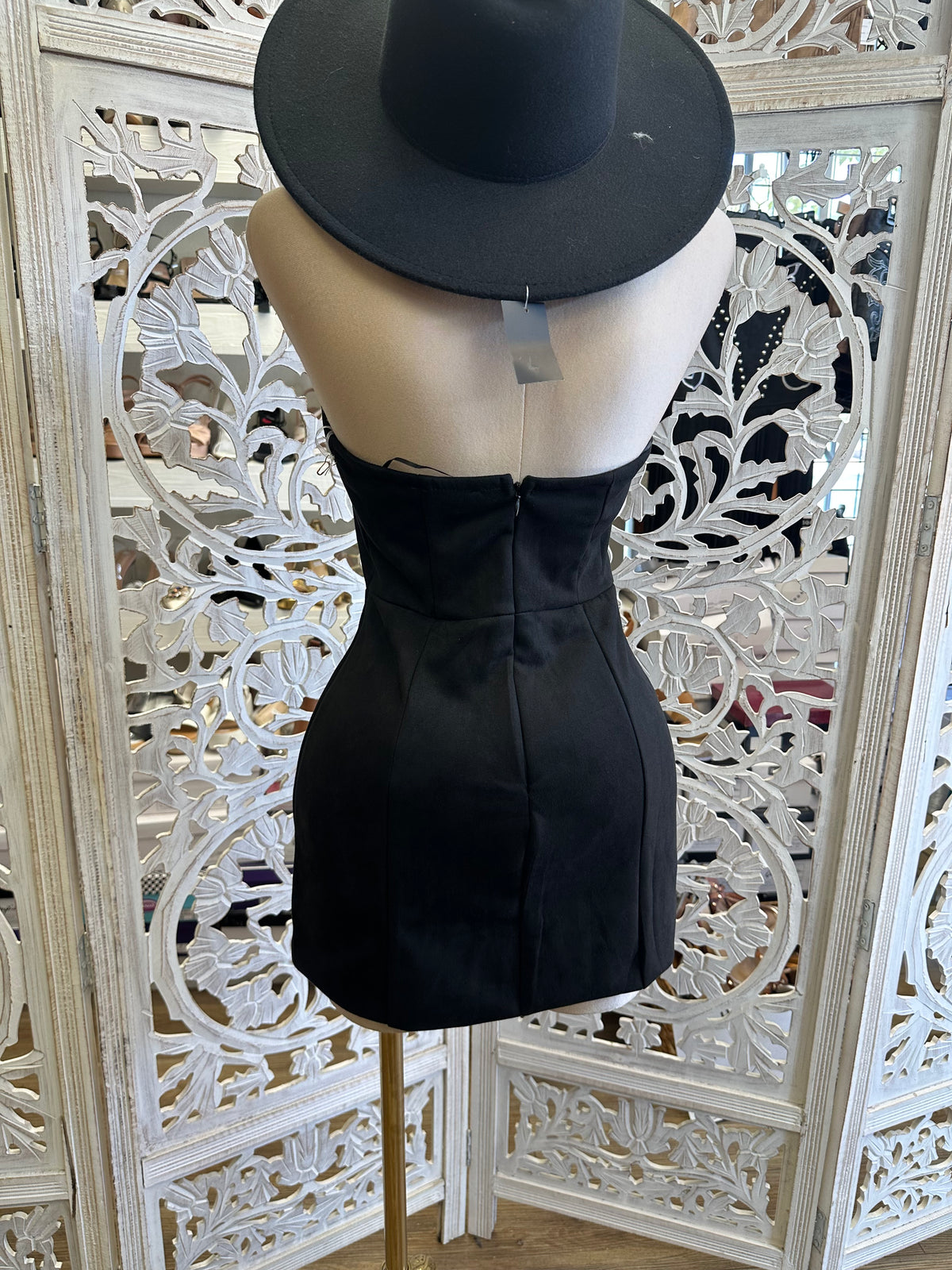 Solestia Plunging Halter Dress- Estira Poco, Slightly Stretchy