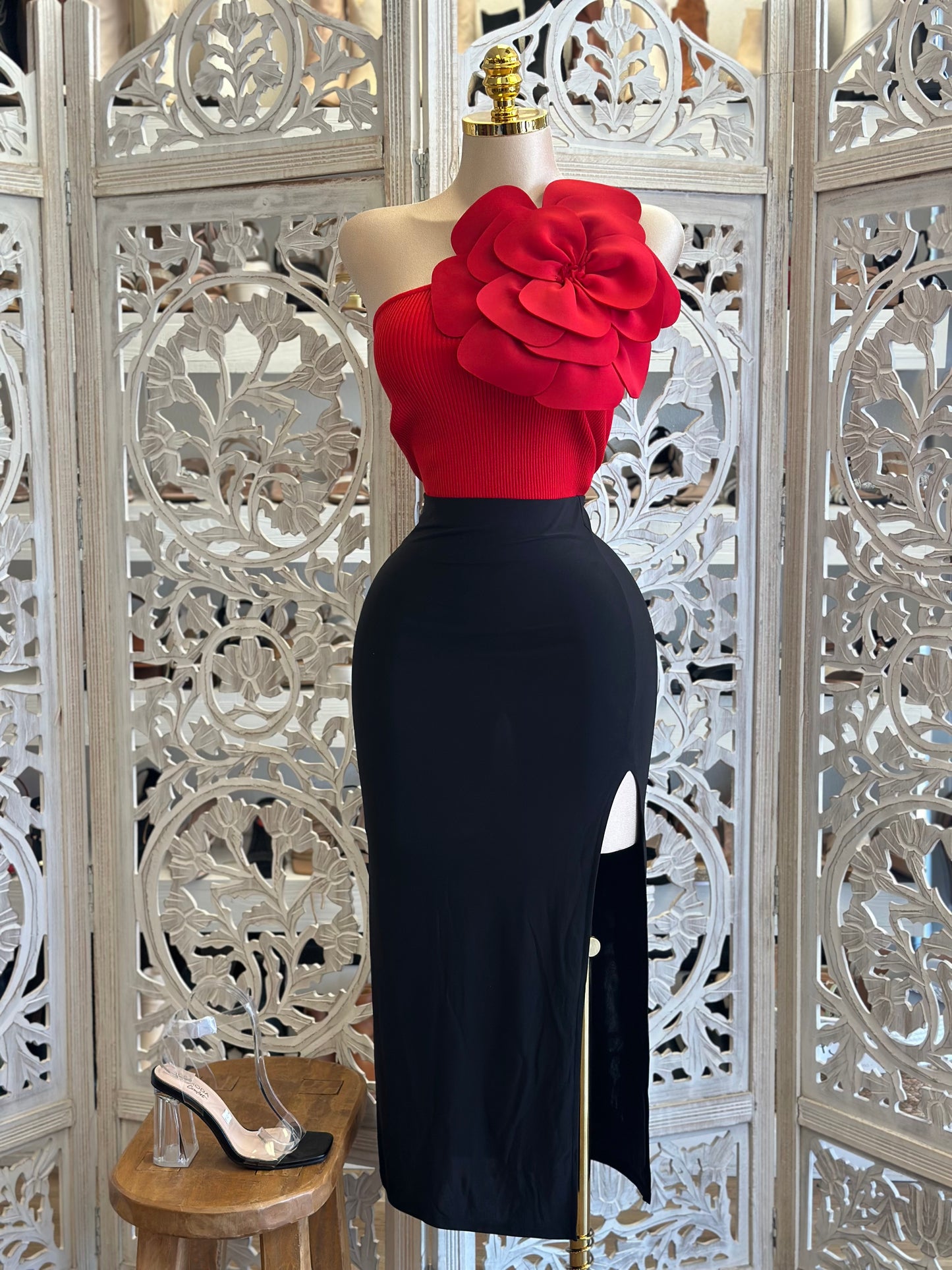 Red Enlarged Flower Ribbed Blouse - Stretchy, Estira