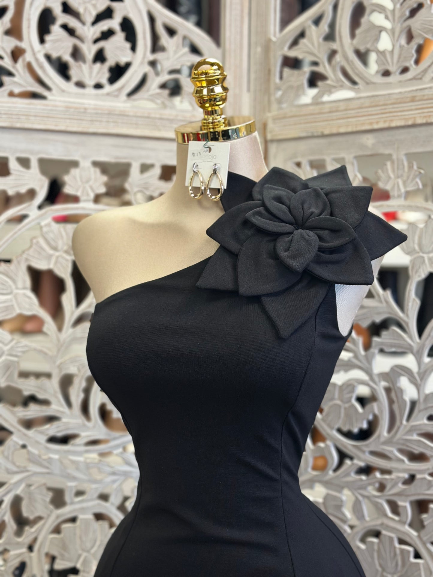 Black One Sleeve Gown with Flower-Stretchy,Estira