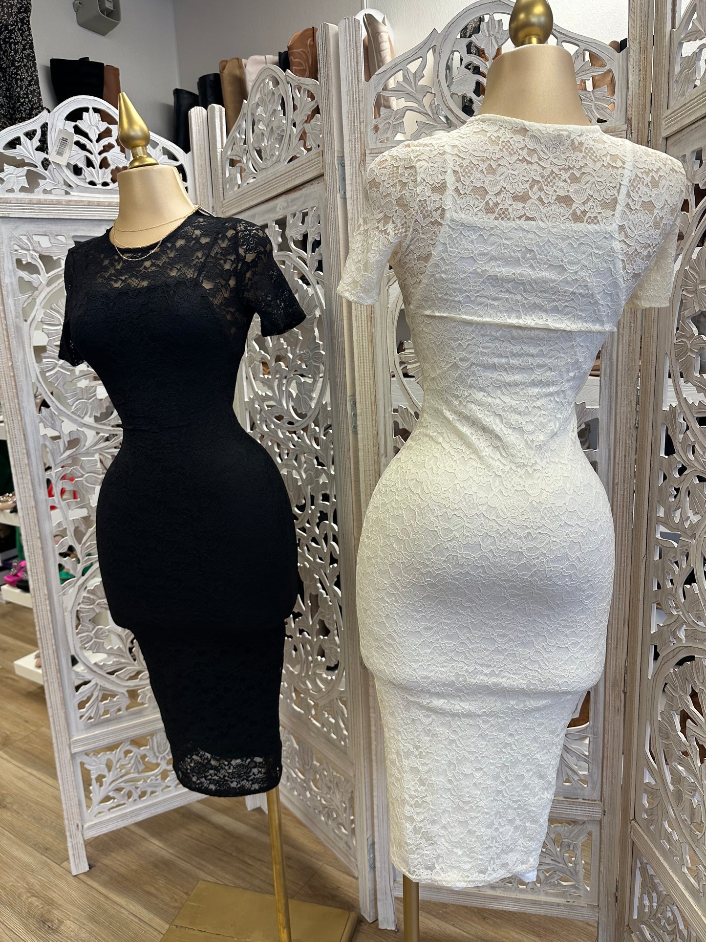 Lace Short Sleeve Dress- Stretchy estira poco