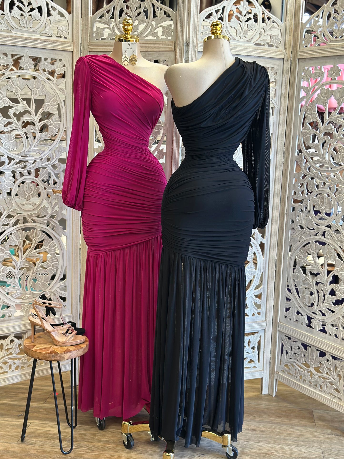 One Sleeve Sheer Bottom Dress - Estira Poco, Slightly Stretchy