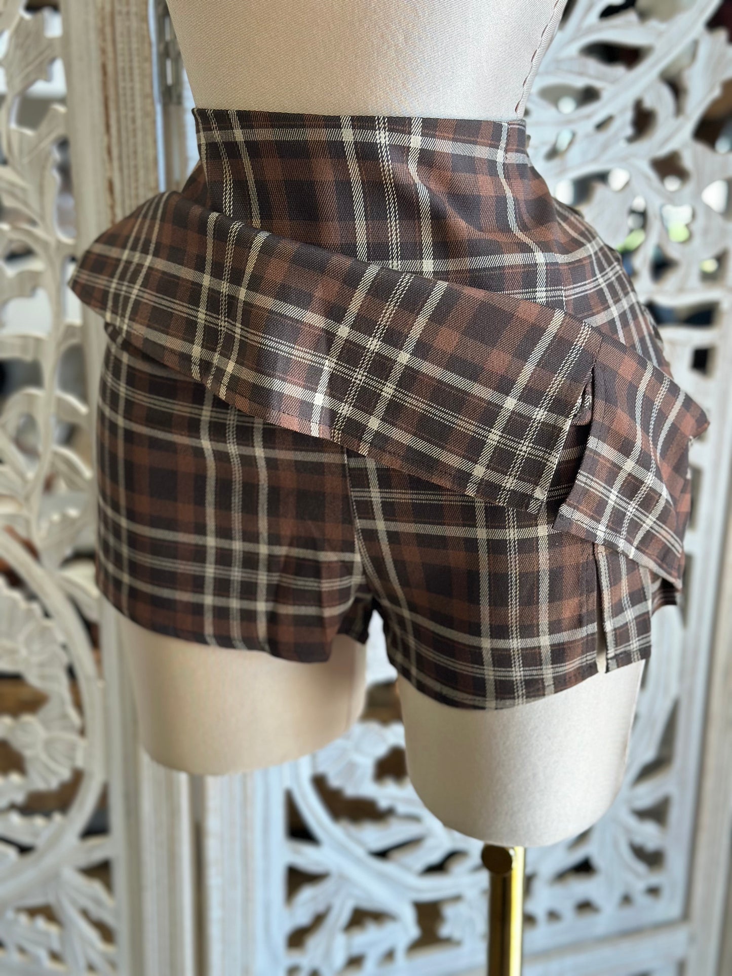 Brown Plaid Mini Skirt- Slightly Stretchy , Estira Poco
