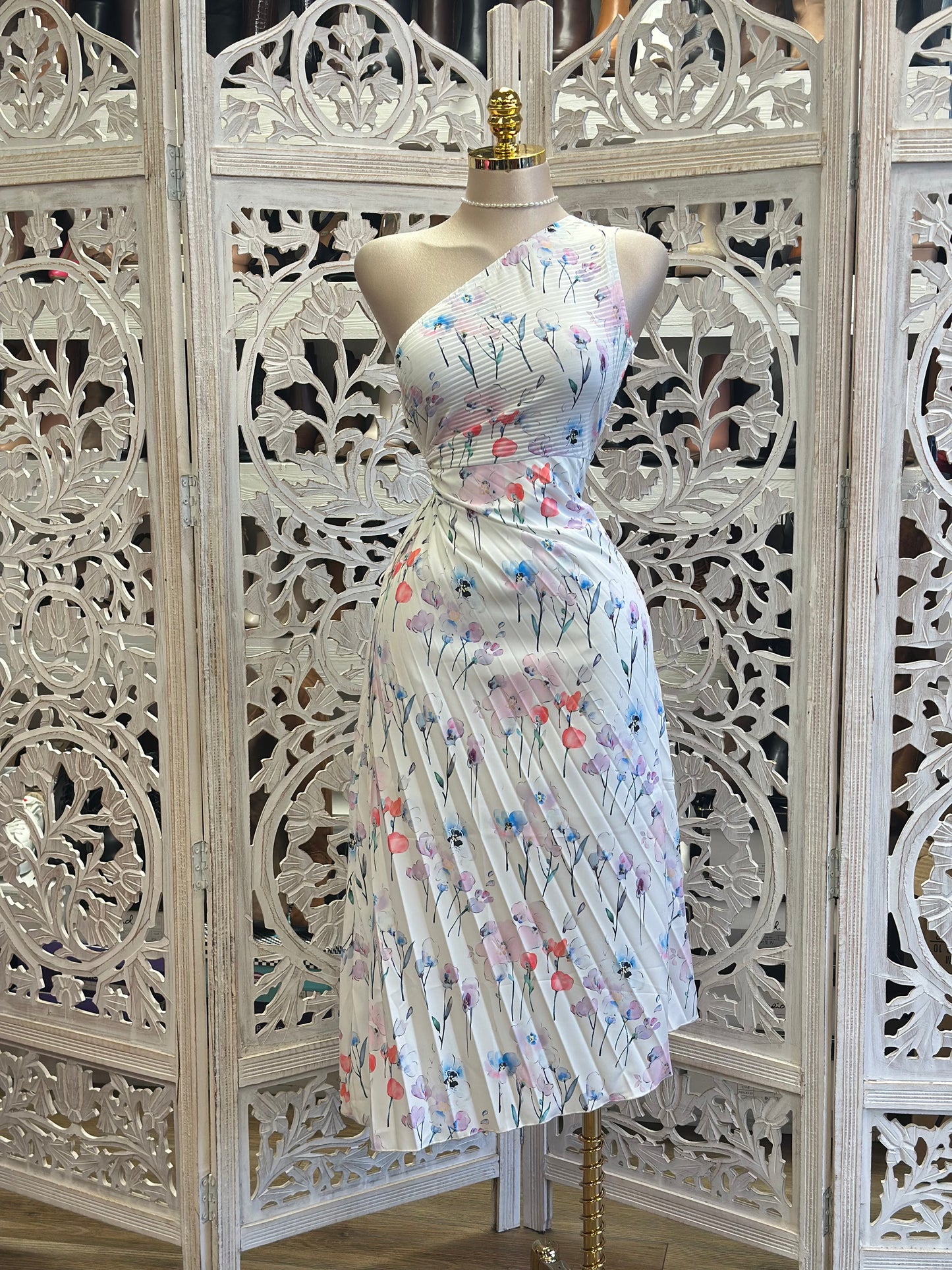 Pleated Floral One Sleeve Dress- Not Stretchy no estira