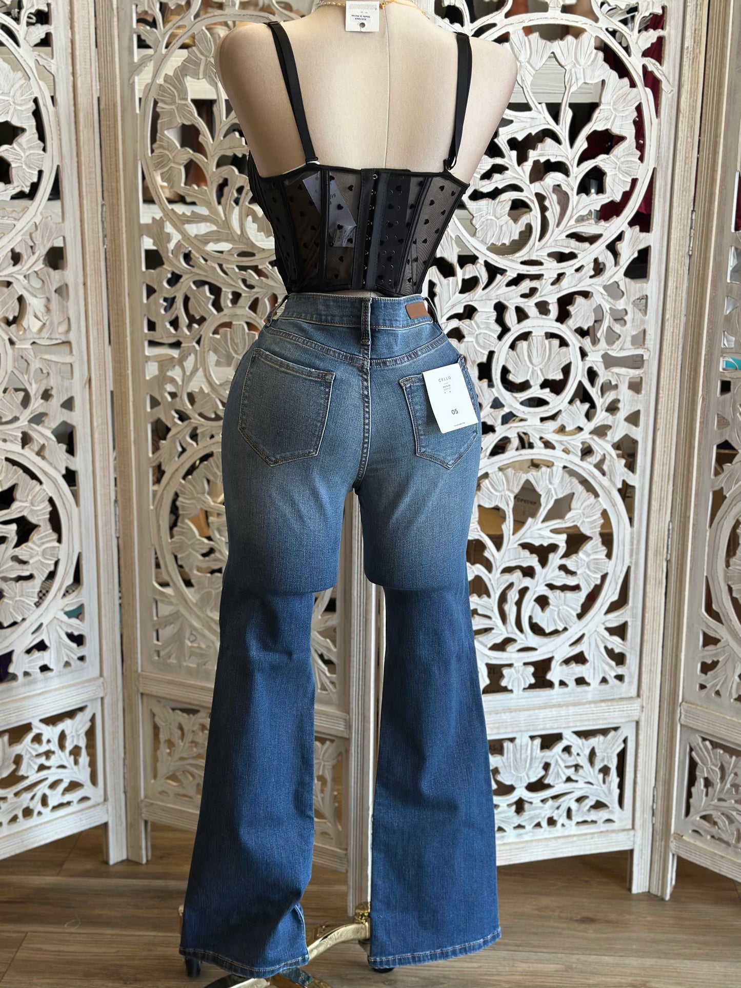 Mid Rise Denim  Bootcut Jeans - Stretchy, Estira