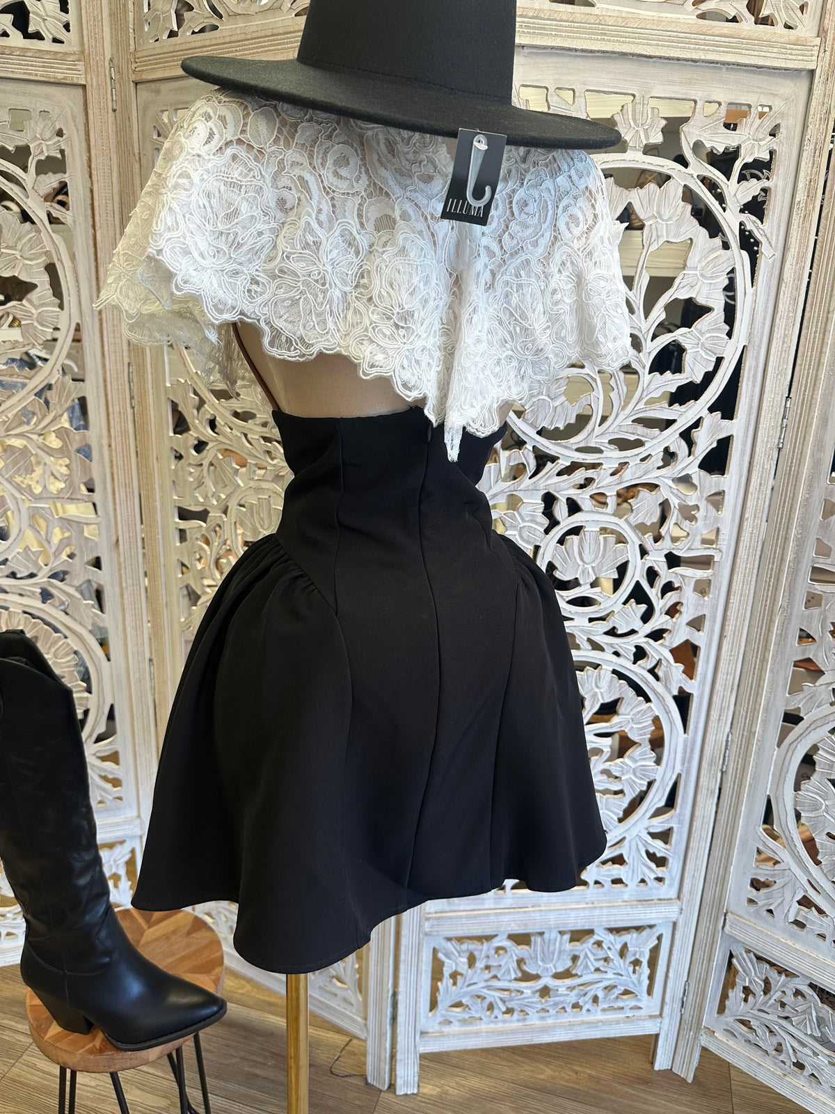 Southern Belle Lace Capelet Dress Dress- Estira Poco, Slightly Stretchy