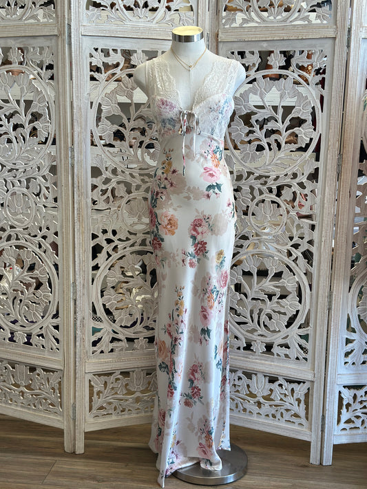 Floral Lace Madalynn Dress- Not Stretchy, No Estira