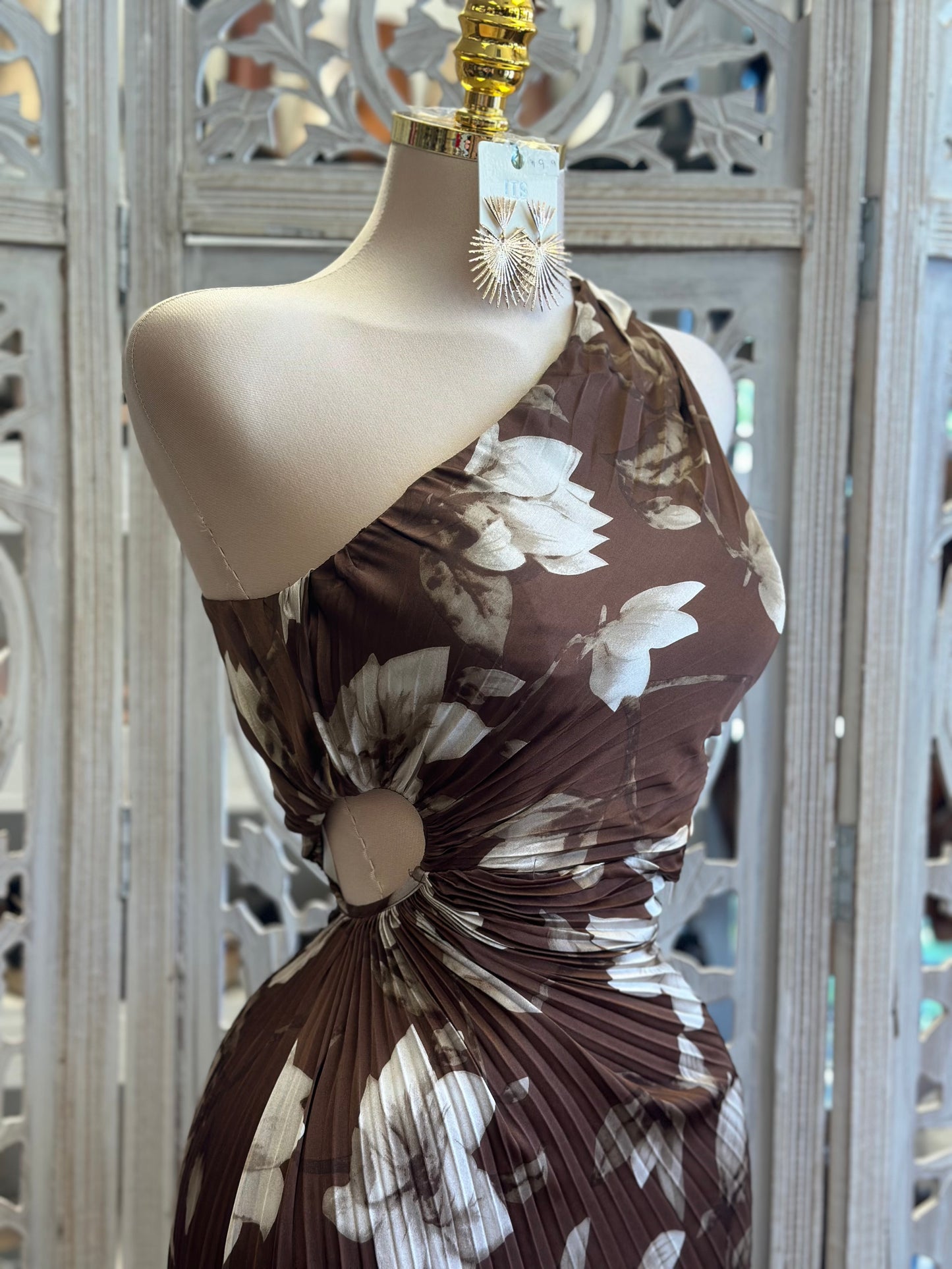 Brown Floral Pleated One Sleeve Cutout Dress - No Estira, Not Stretchy