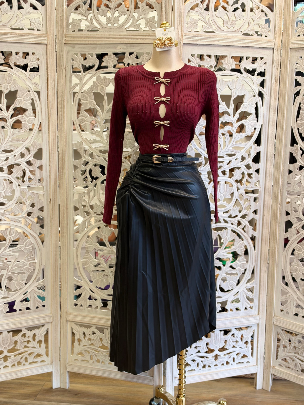 Silhouette Pleat Midi Skirt - Estira Poco, Slightly Stretchy