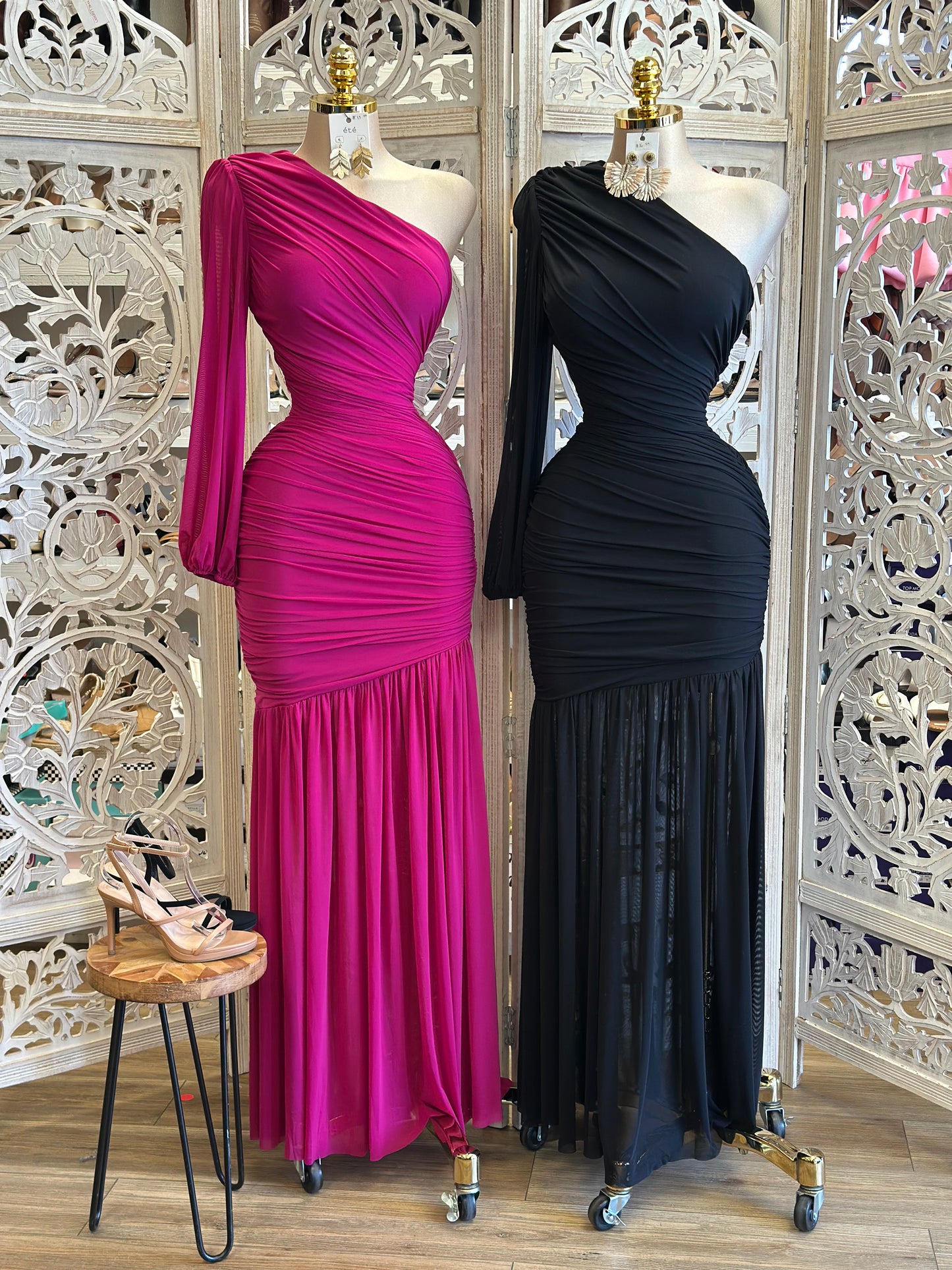 One Sleeve Sheer Bottom Dress - Estira Poco, Slightly Stretchy