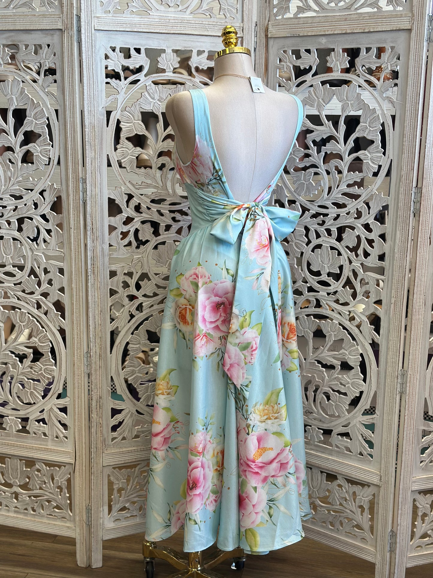 Soft Blue Floral Midi Dress-No Estira, Not Stretchy