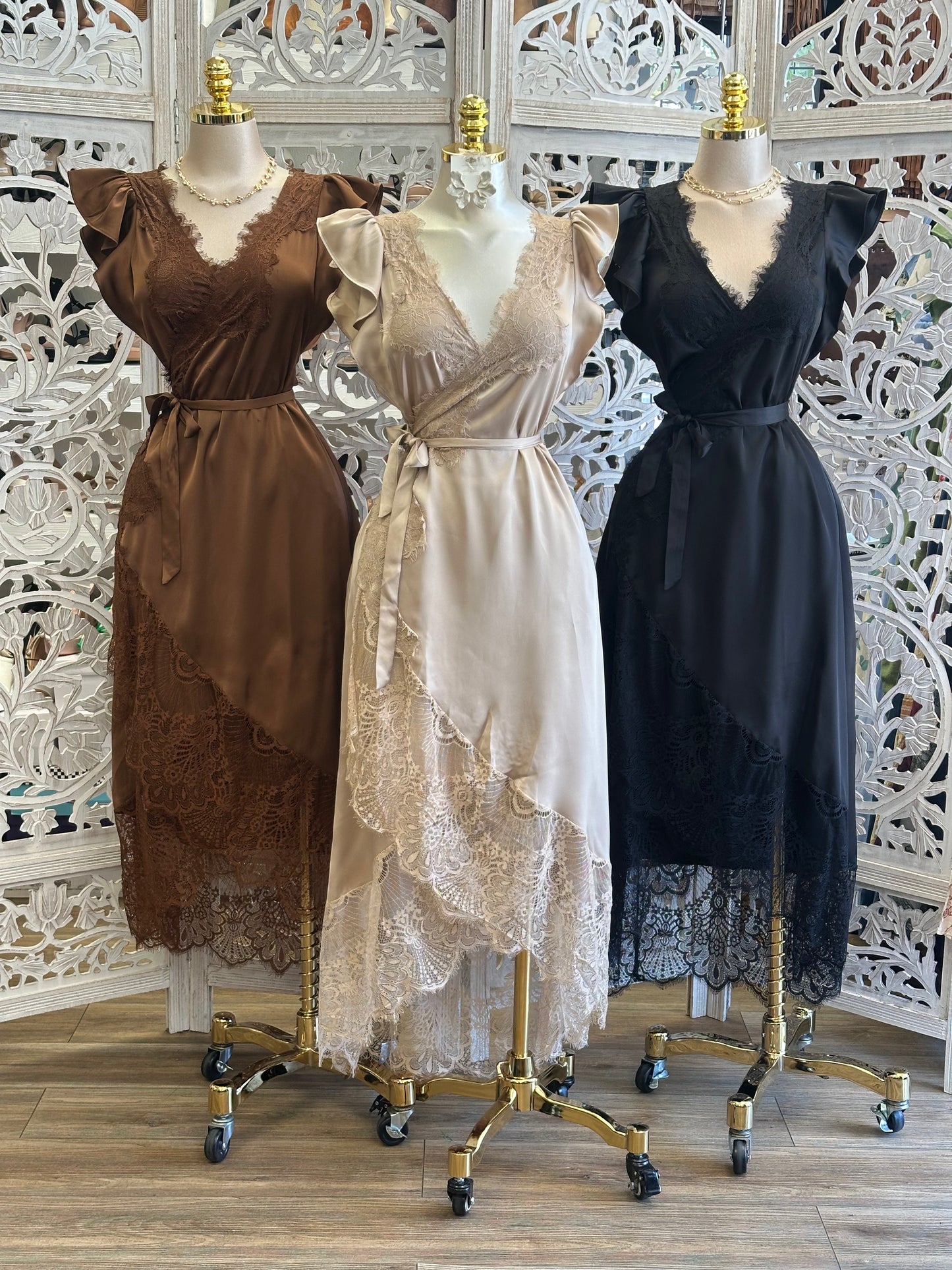 Doll Lace Detail Dress- Not Stretchy, No Estira