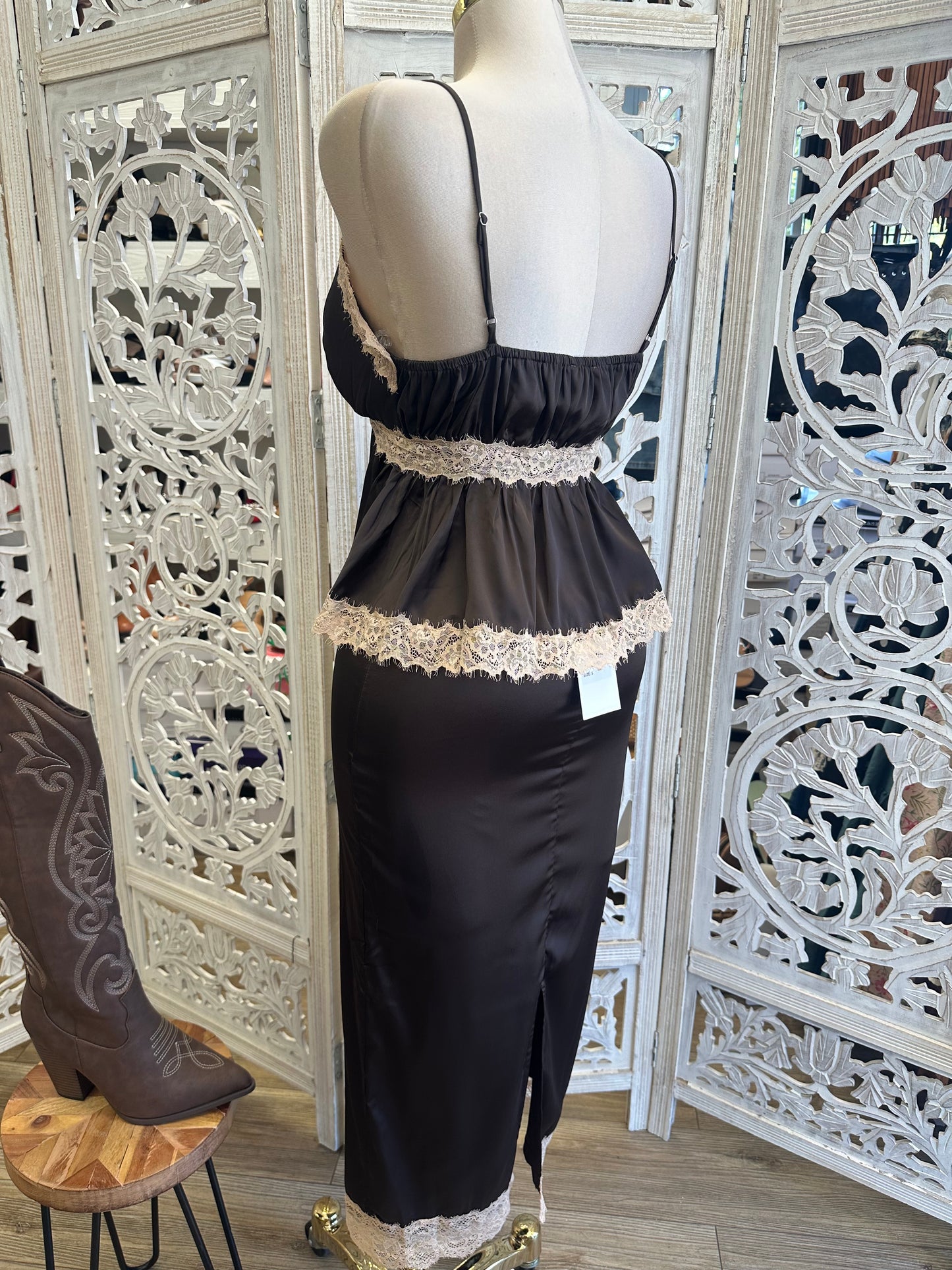 Lace Doll Set- Estira Poco , Slightly Stretchy