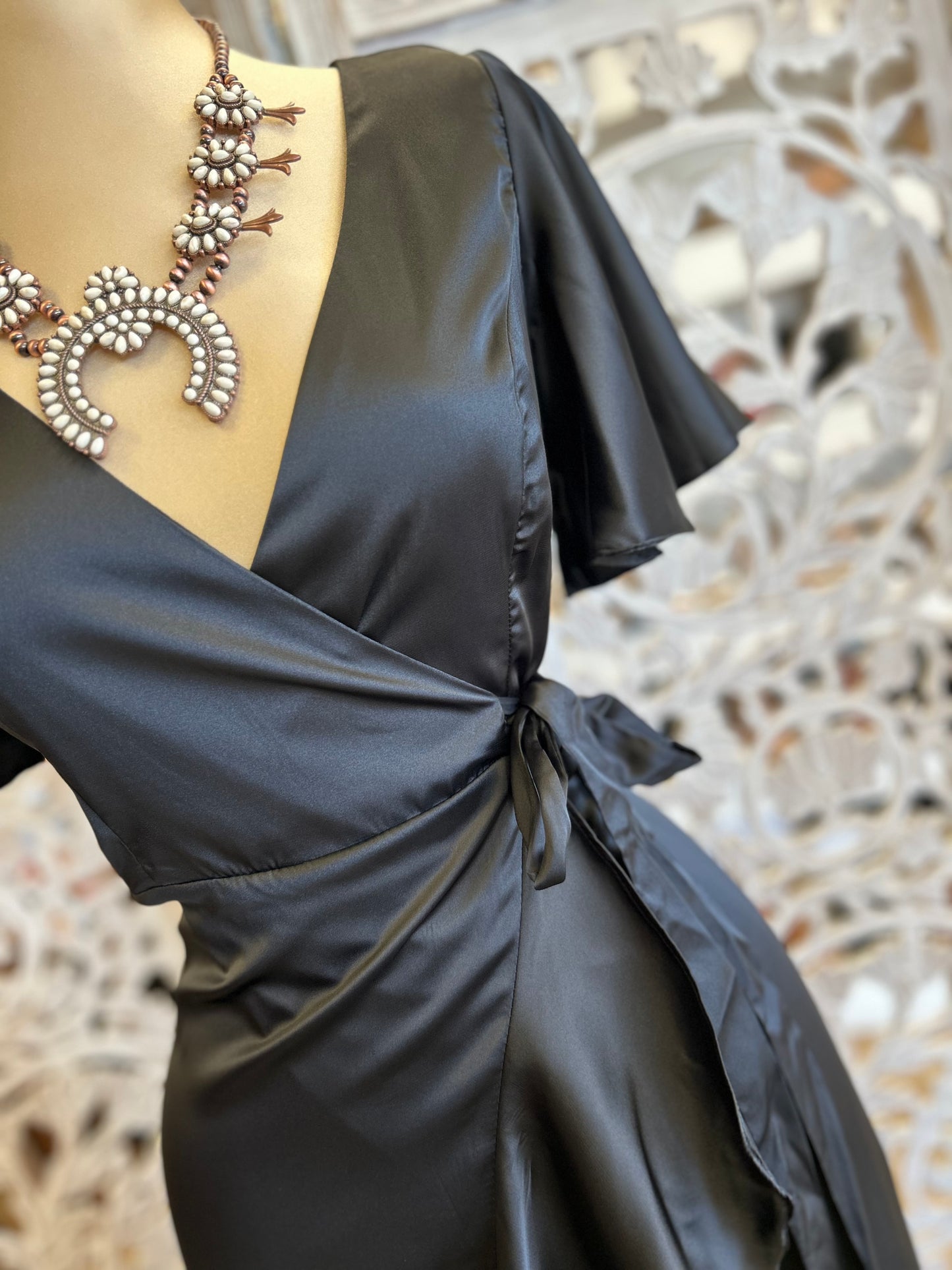 Black Ruffle Wrapped Maxi Dress - Not Stretchy 100 % poliéster