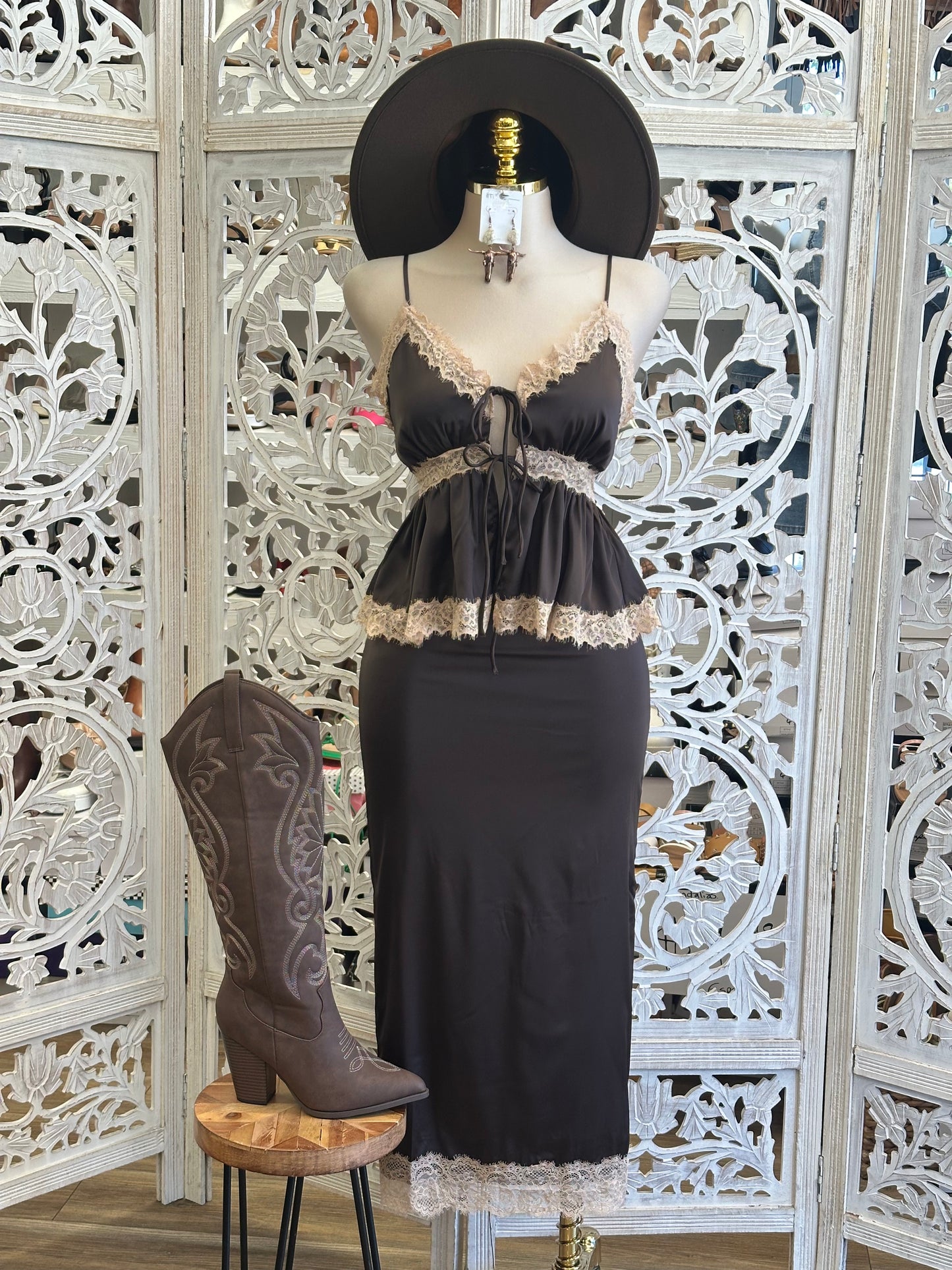 Lace Doll Set- Estira Poco , Slightly Stretchy