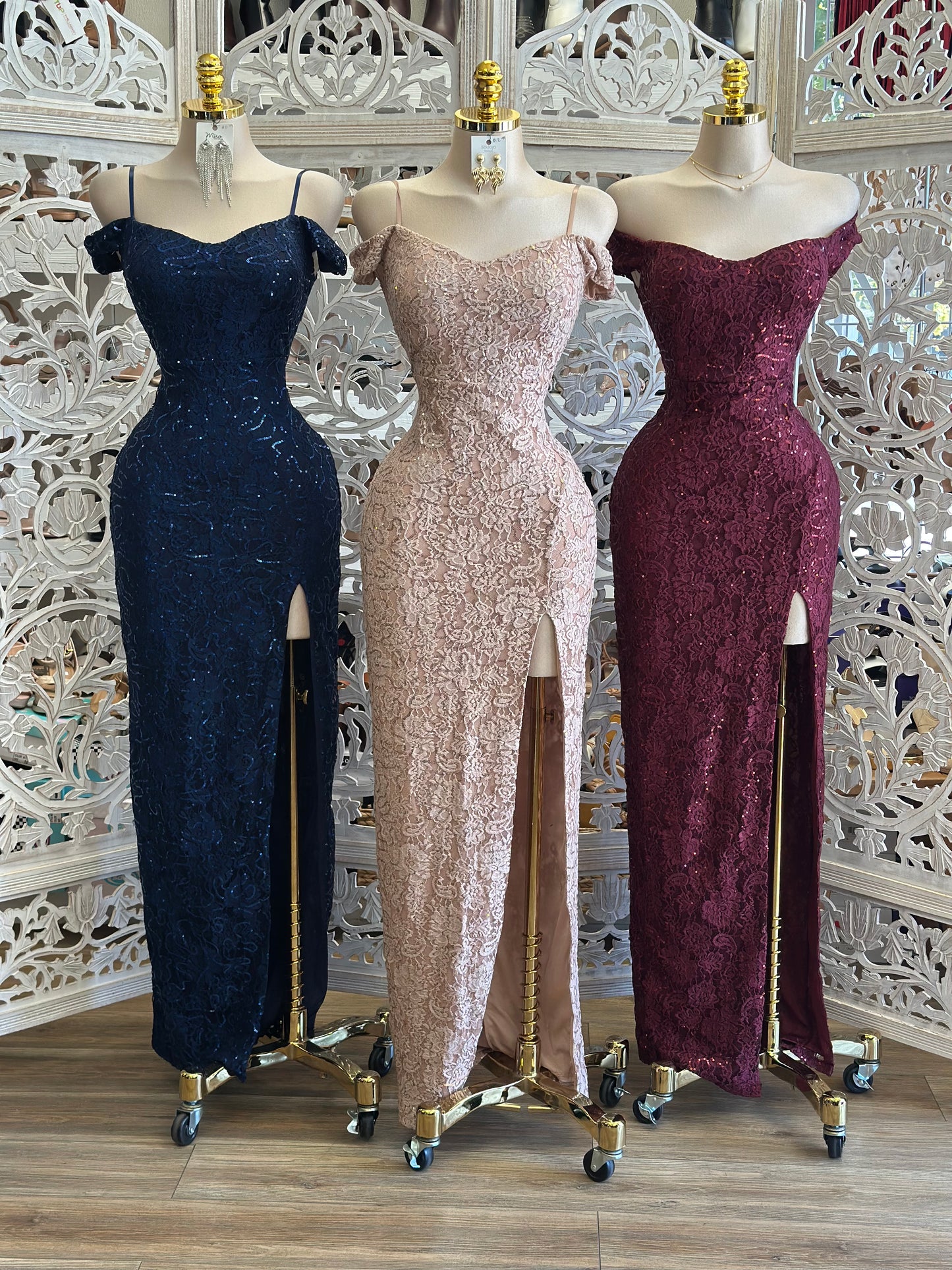 Lace Sequin Elegant Dress- Estira Poco , Slightly Stretchy