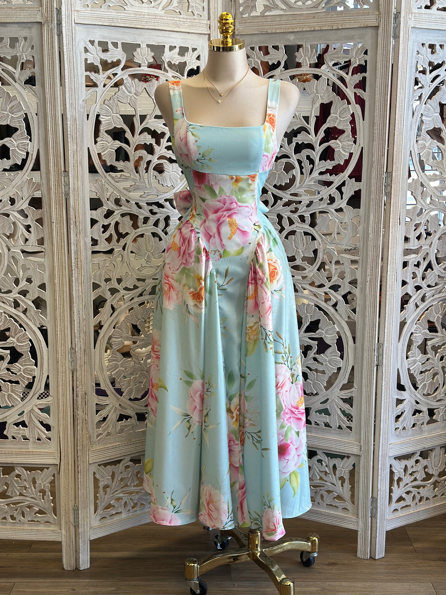 Soft Blue Floral Midi Dress-No Estira, Not Stretchy