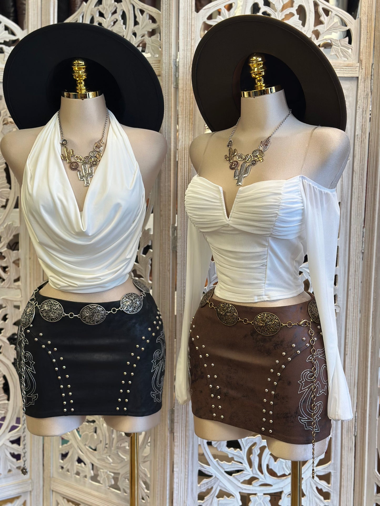 Studded Faux Leather Low Rise Skirt-  Slightly Stretchy , Estira Poco