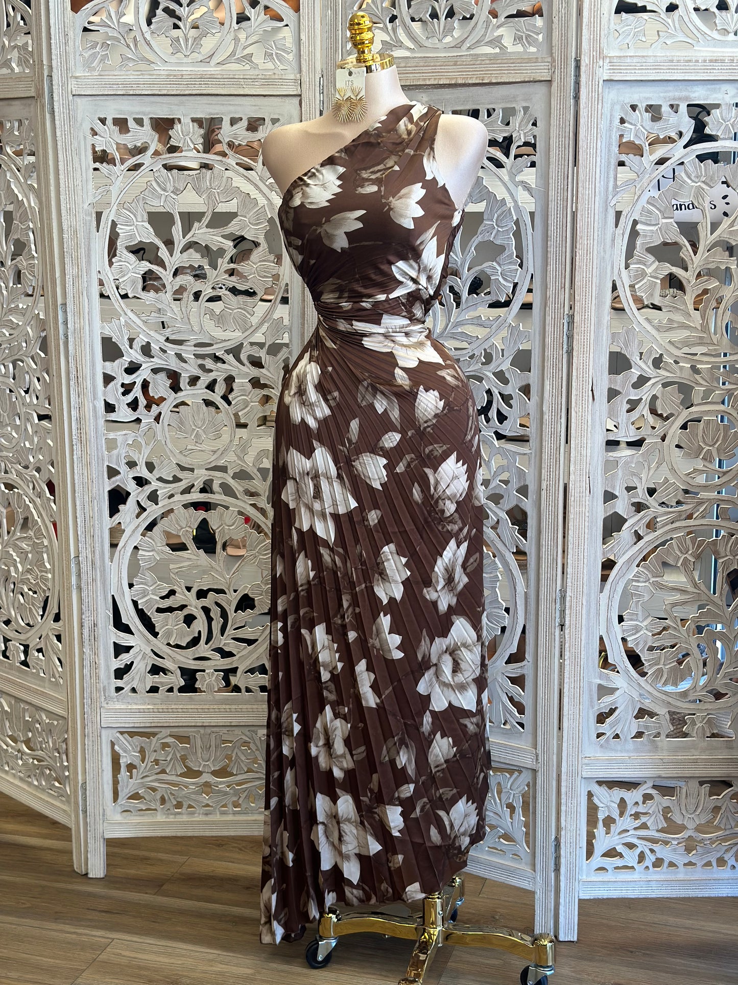 Brown Floral Pleated One Sleeve Cutout Dress - No Estira, Not Stretchy