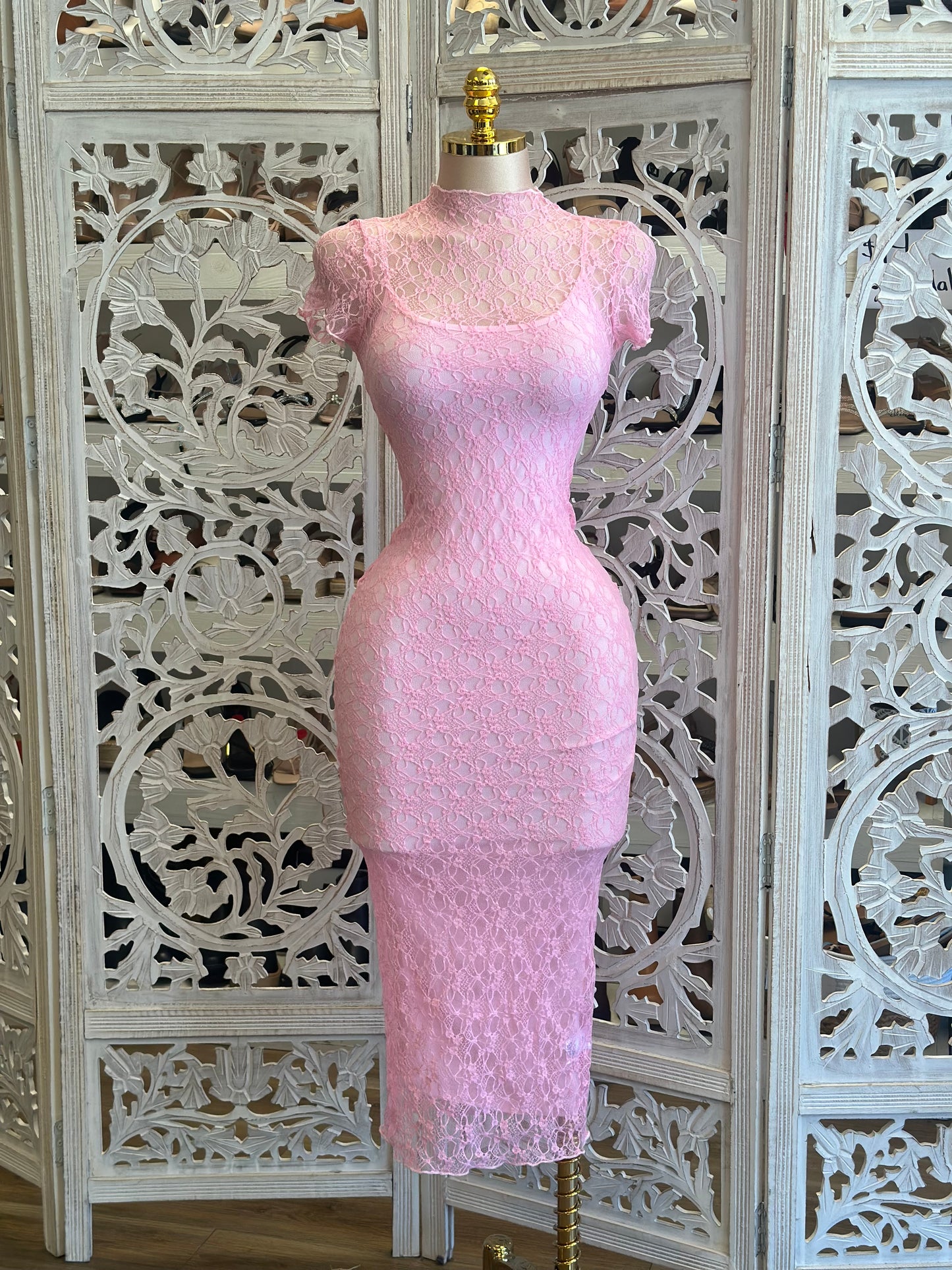 Bubble Pink Lace Maxi Dress - Estira Poco, Slightly Stretchy