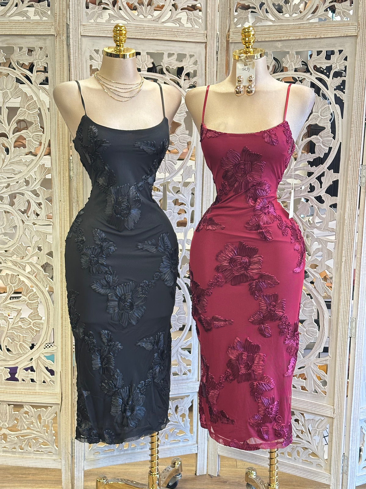 Amoret Textured Floral Midi- Estira Poco, Slightly Stretchy
