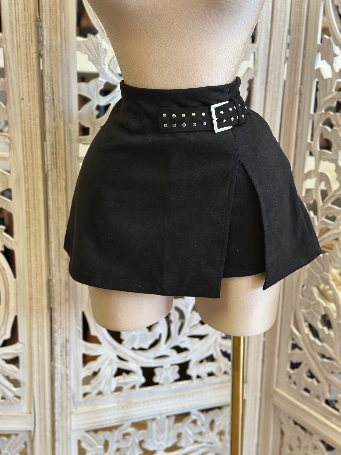 Black Studded Mini Skirt- Slightly Stretchy , Estira Poco