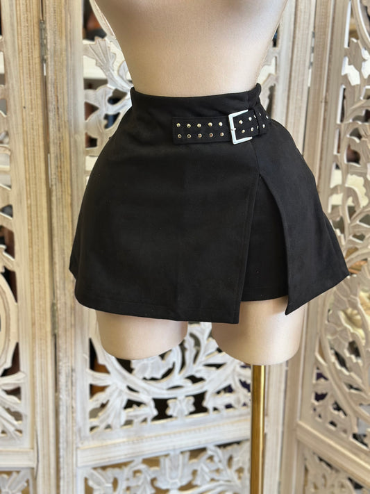 Black Studded Mini Skirt- Slightly Stretchy , Estira Poco