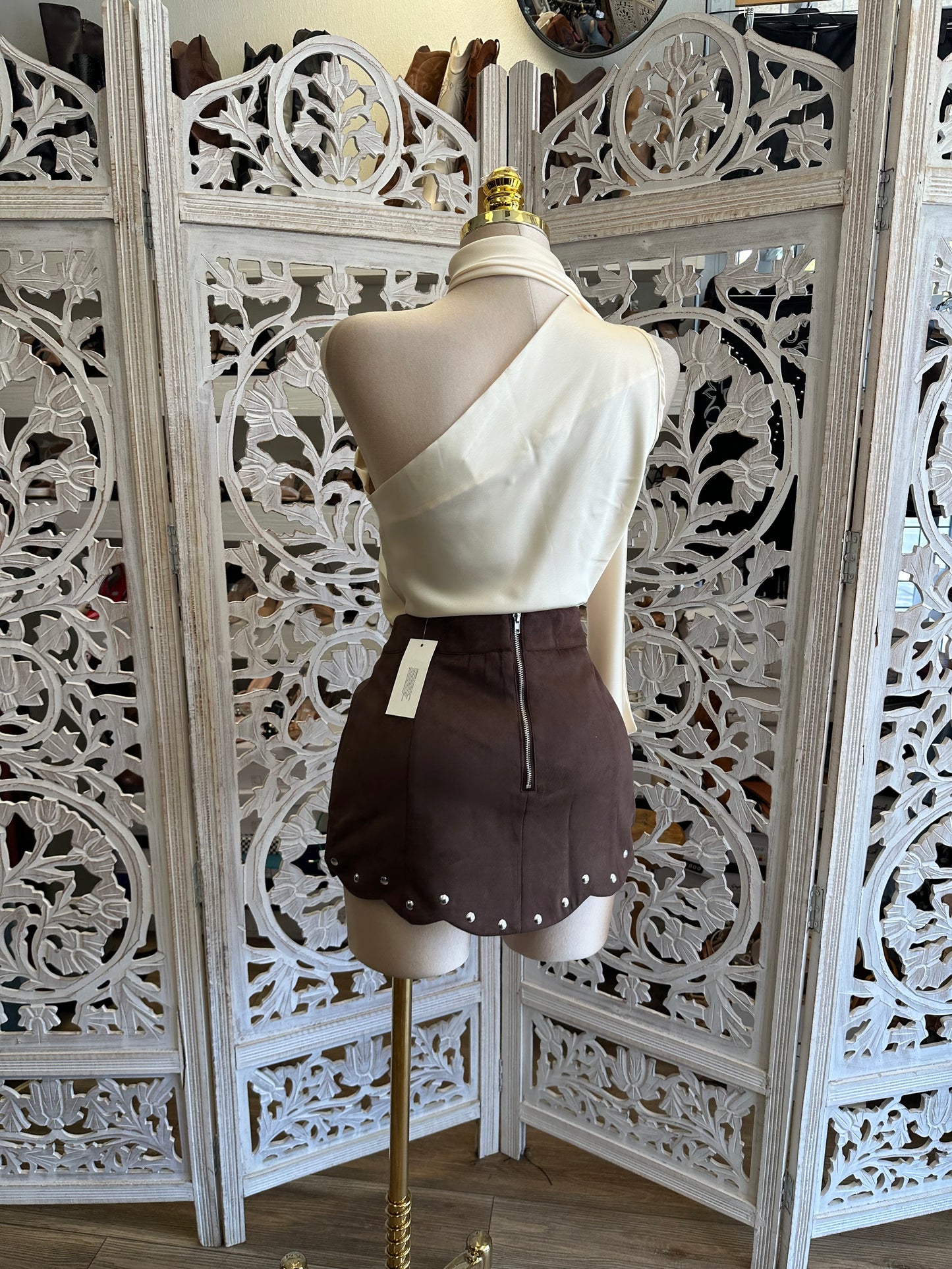 Studded Saddle Mini Skirt - Estira Poco, Slightly Stretchy