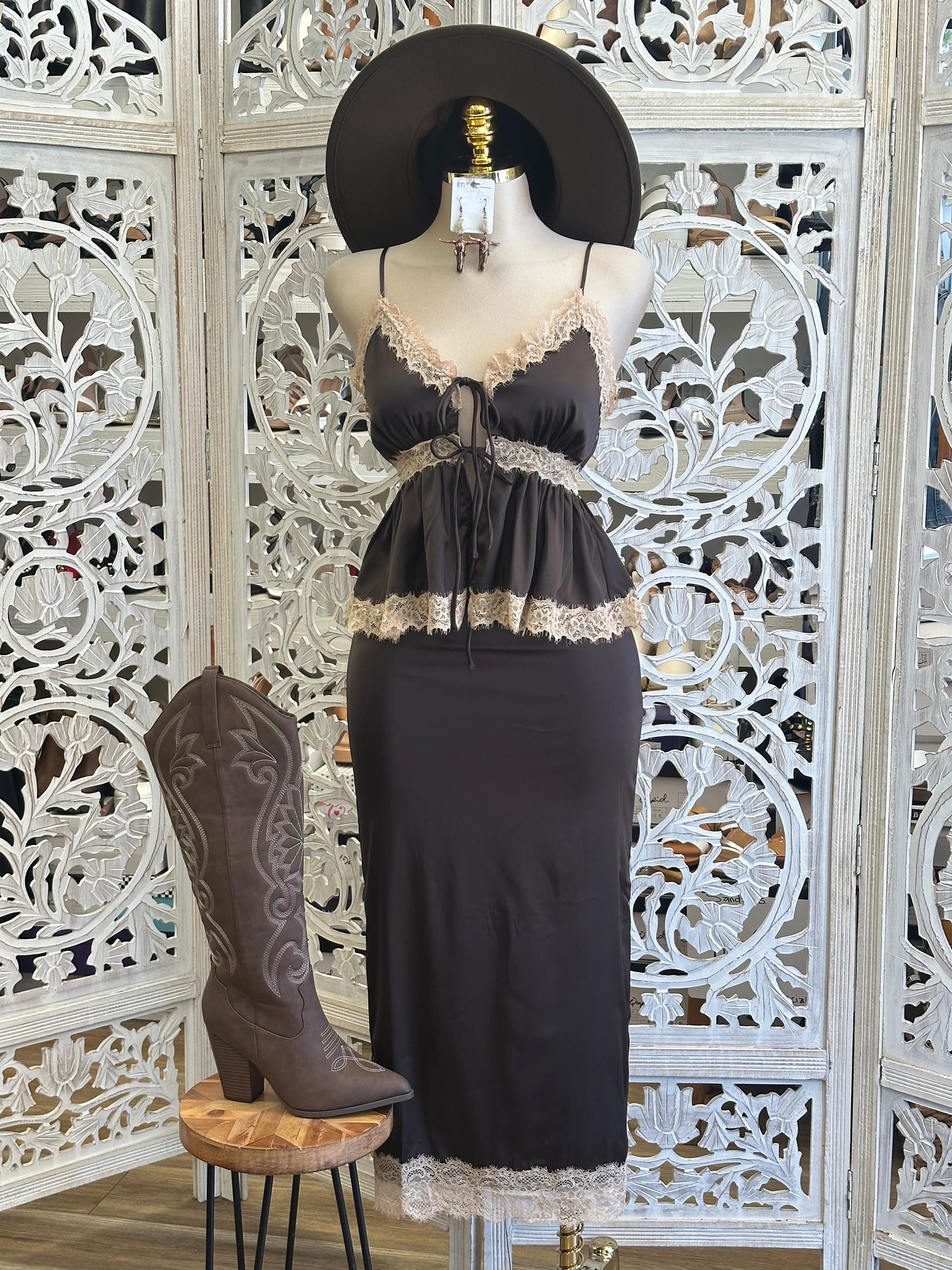 Lace Doll Set- Estira Poco , Slightly Stretchy
