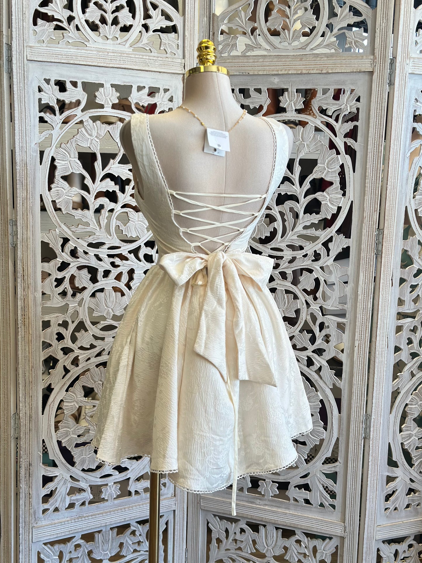 Lace Lined Floral Ivory Dress-No Estira, Not Stretchy