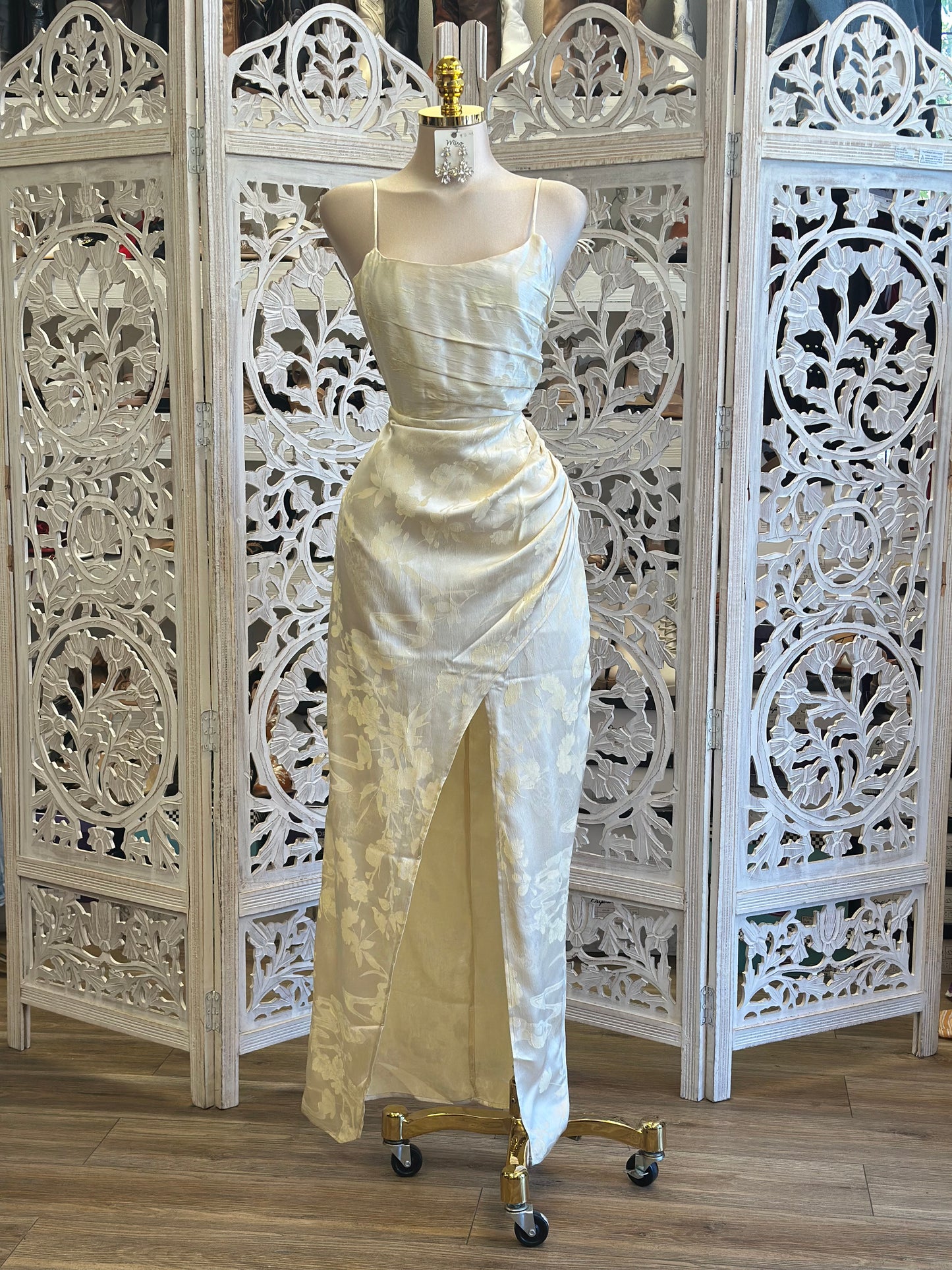 Satin Floral Wrapped Dress- Not Stretchy, No Estira