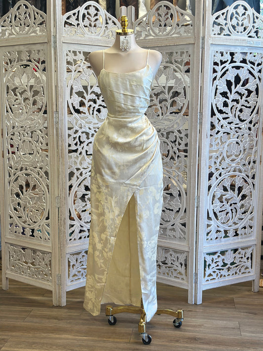 Satin Floral Wrapped Dress- Not Stretchy, No Estira