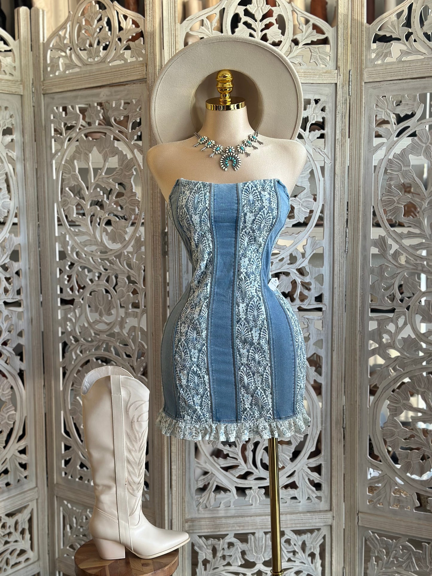 Strapless Lace Denim Mini Dress - Estira Poco , Slightly Stretchy