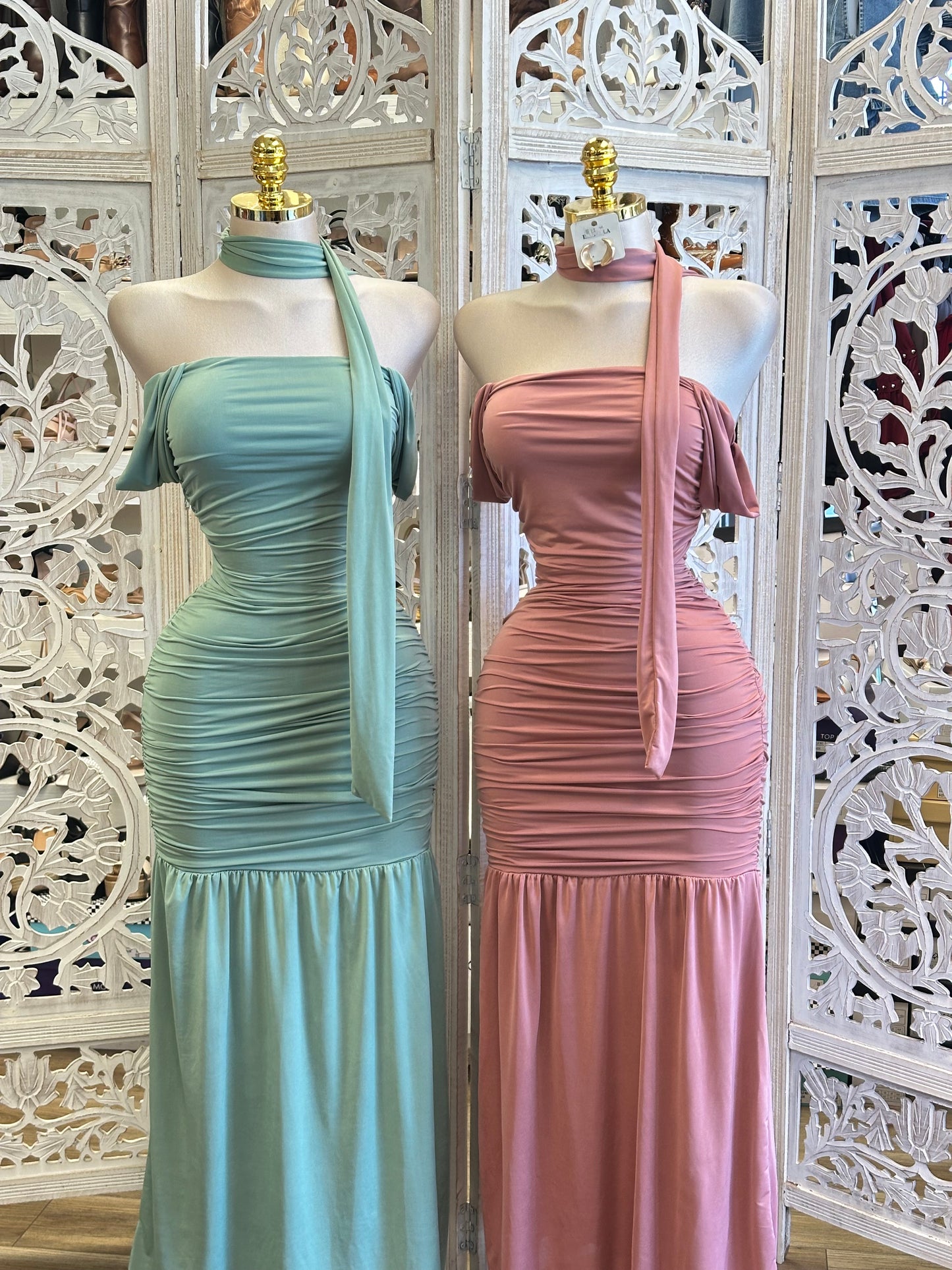 Scarf Ruched Maxi Dress -Estira Poco ,Slightly Stretchy