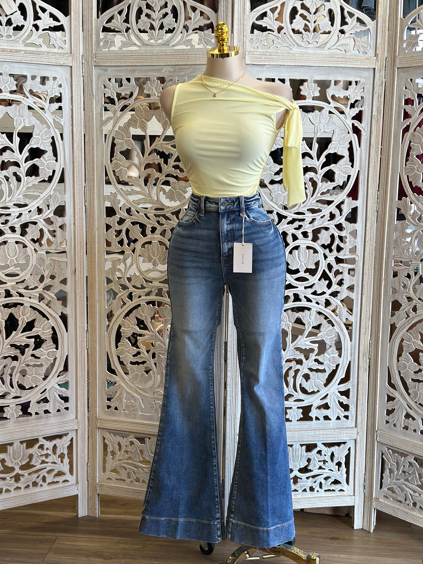 High Rise Denim  Flare Jeans - Stretchy, Estira