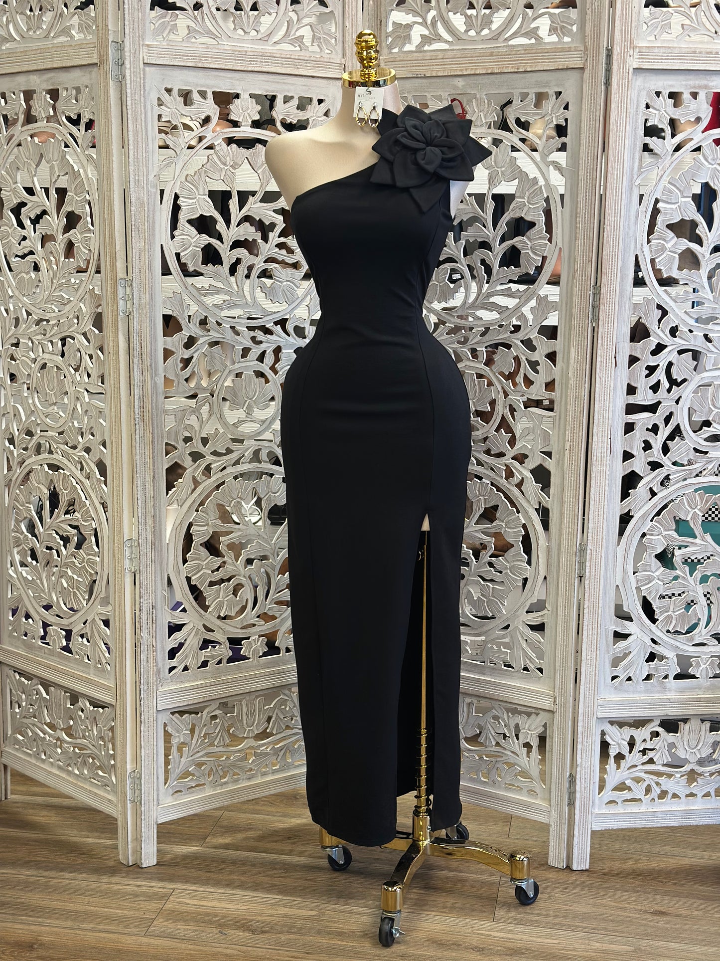 Black One Sleeve Gown with Flower-Stretchy,Estira