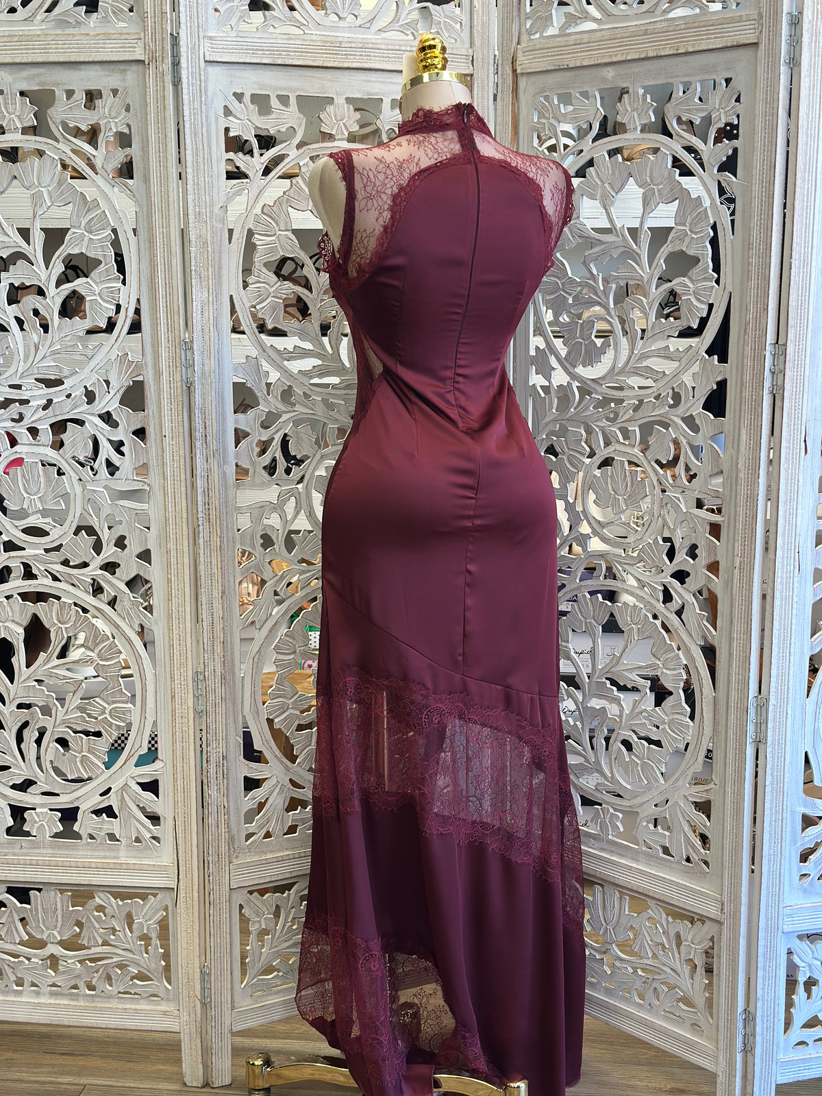 Burgundy Lace High-Neck Asymmetrical Maxi Dress-No Stretchy,No Estira