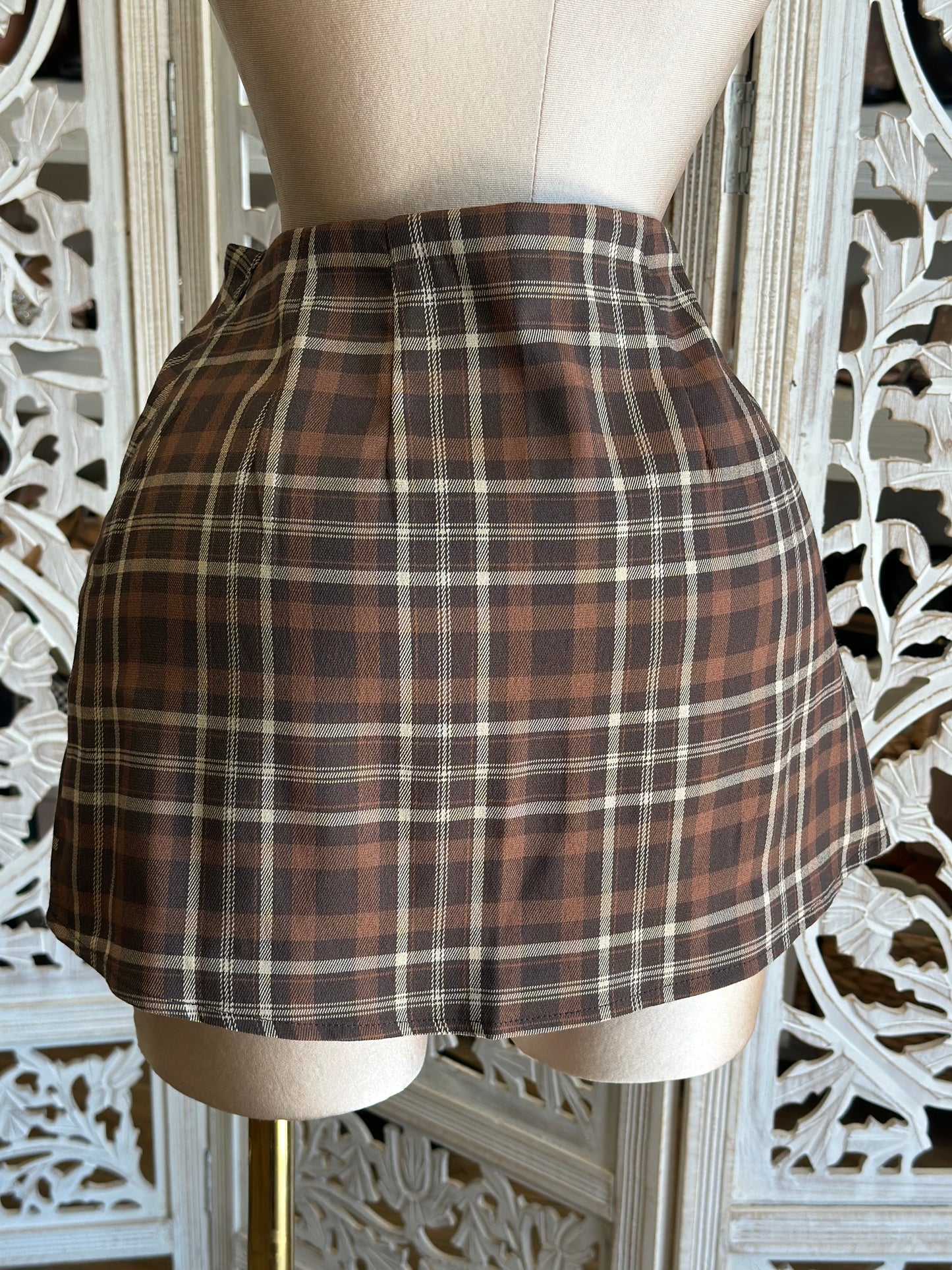 Brown Plaid Mini Skirt- Slightly Stretchy , Estira Poco