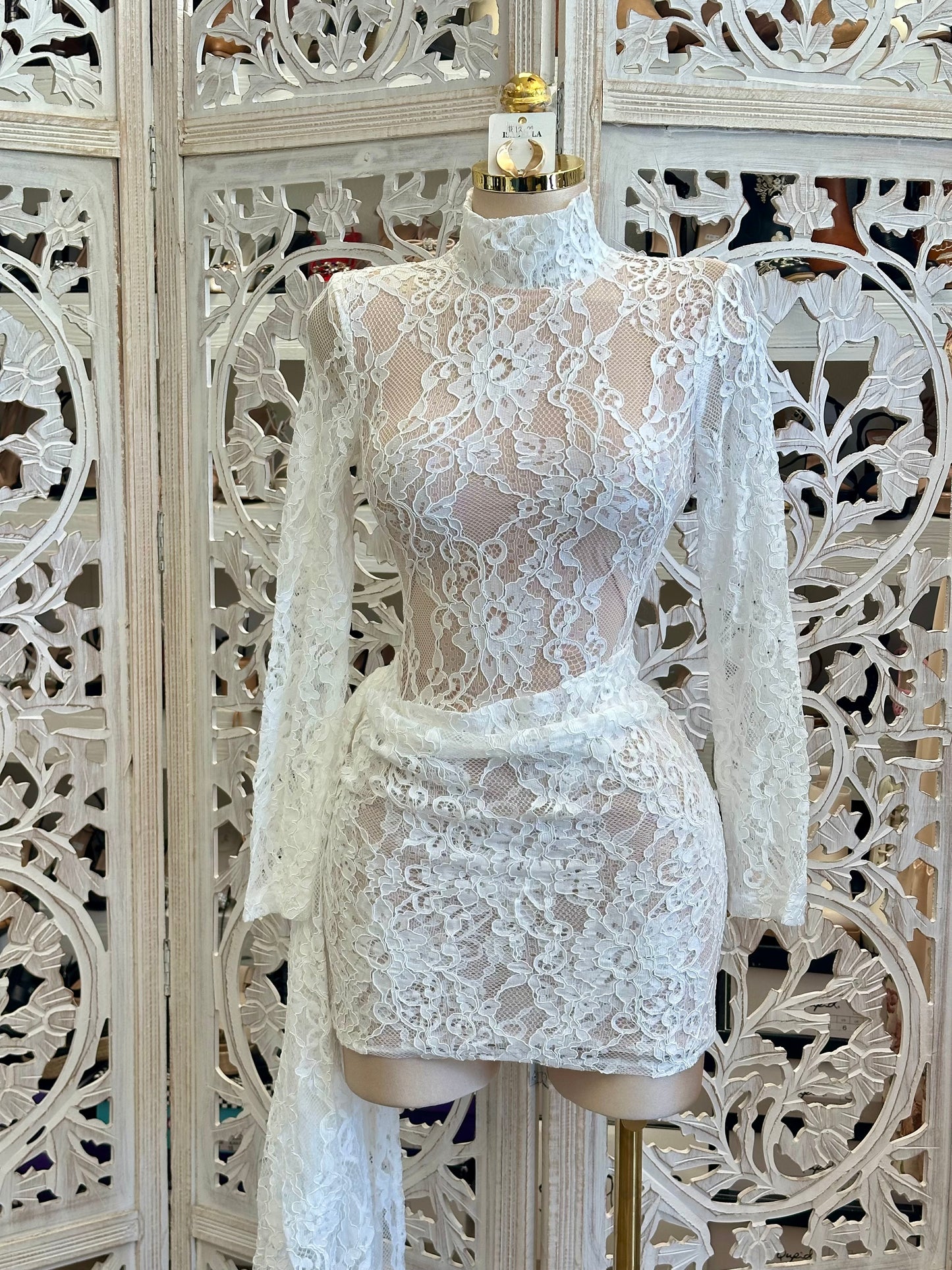 Full Lace Tailed Mini Dress- No Estira, Not Stretchy