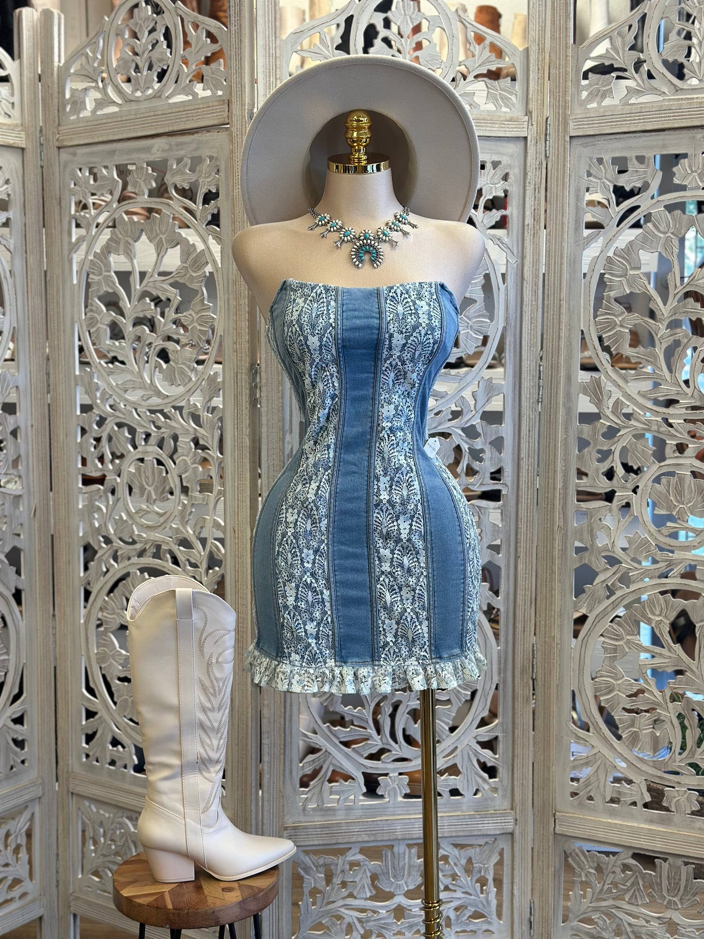 Strapless Lace Denim Mini Dress - Estira Poco , Slightly Stretchy