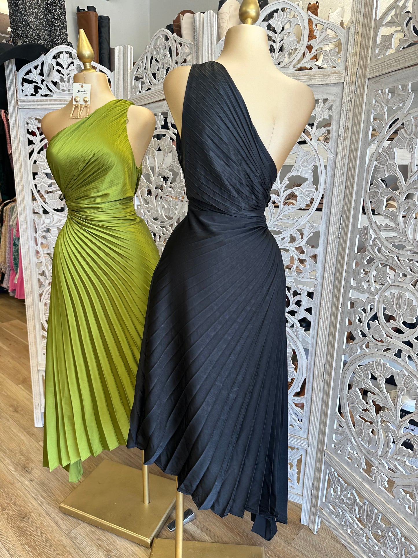 Pleated Cutout Dress- Not Stretchy no estira