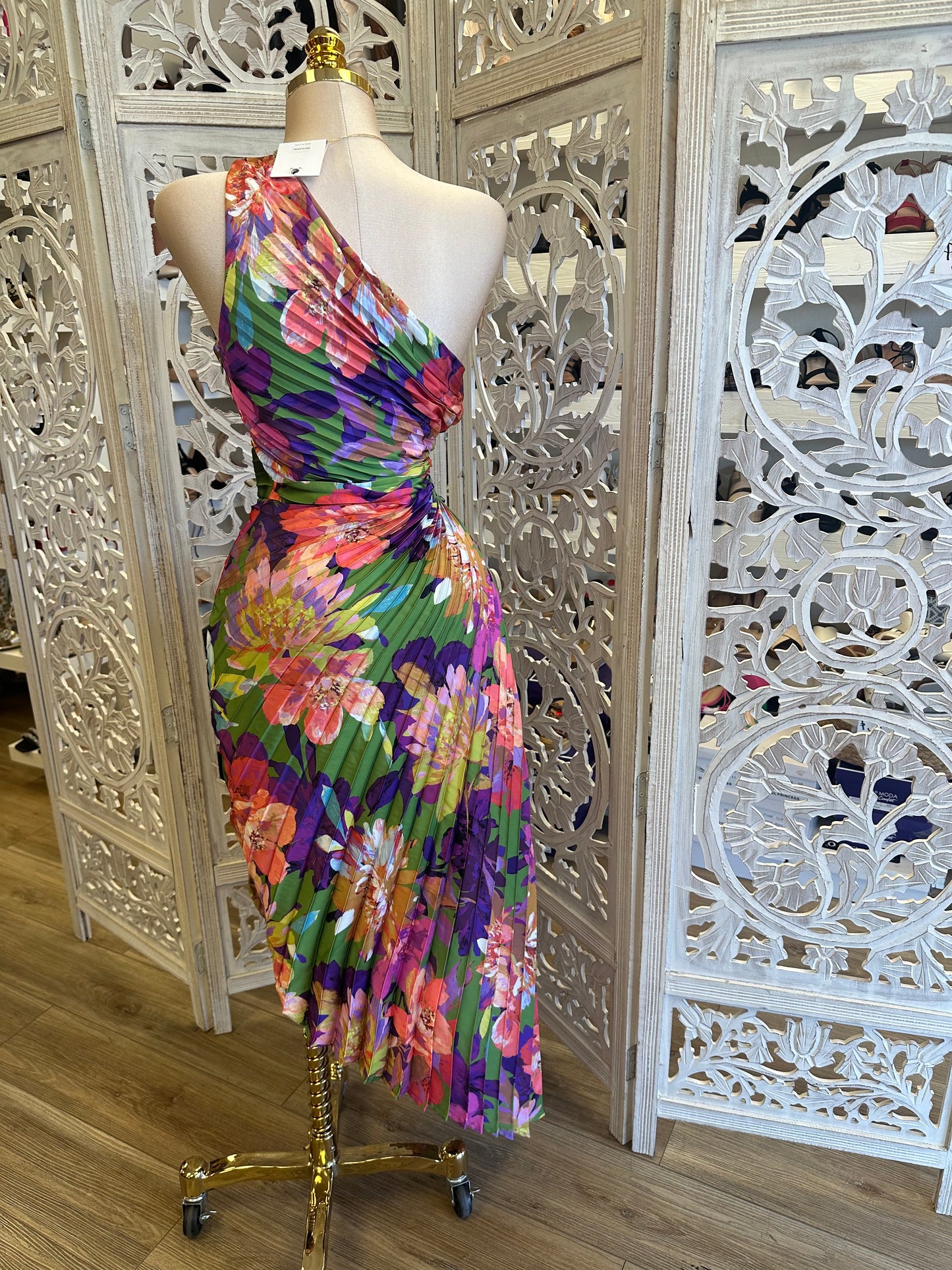 Pleated Multi Colo One Sleeve Dress - Not Stretchy, No Estira