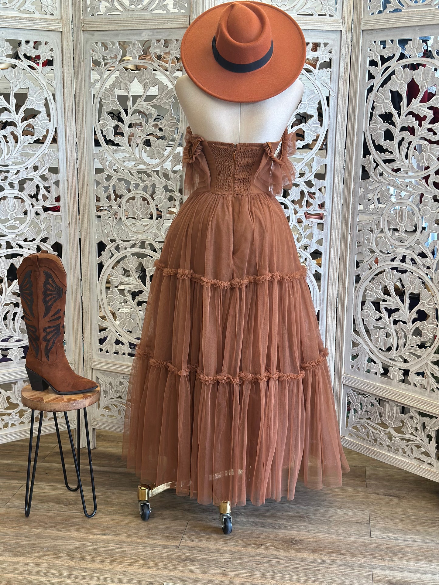 Brown Tulle Puff Maxi Dress - Estira Poco, Slightly Stretchy