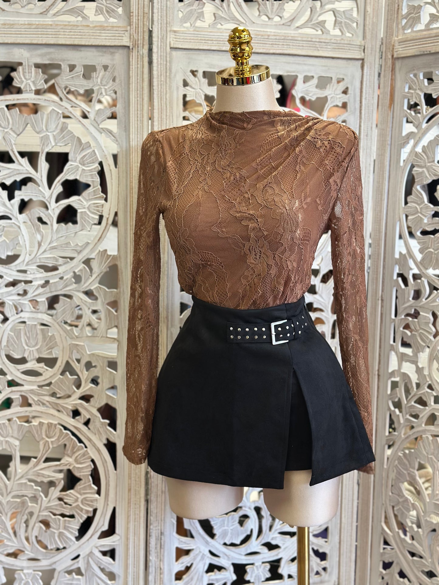 Black Studded Mini Skirt- Slightly Stretchy , Estira Poco