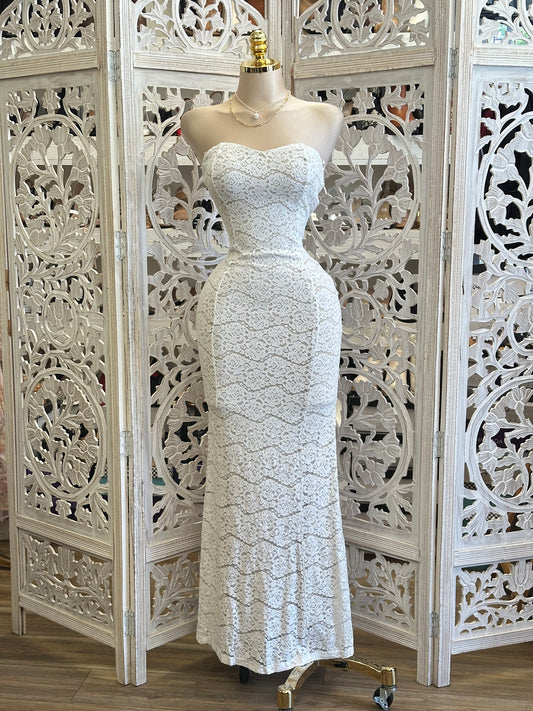 Heart line Lace Silhouette Dress- Estira, Stretchy