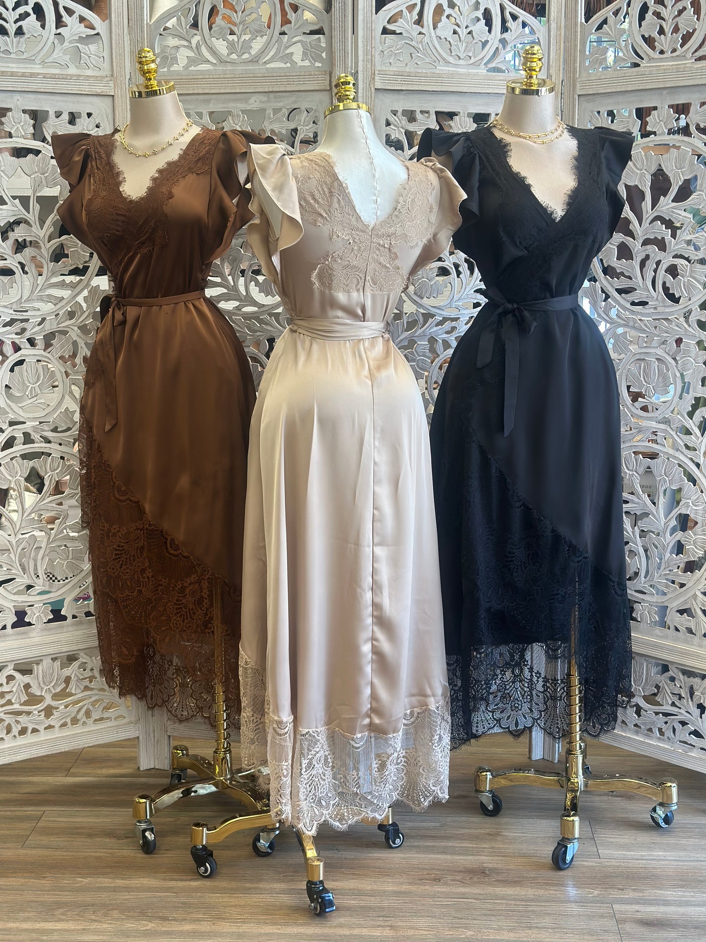 Doll Lace Detail Dress- Not Stretchy, No Estira