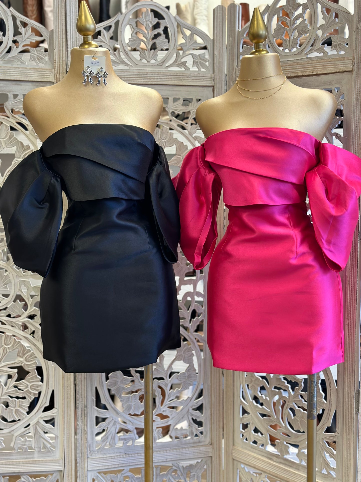 Exaggerated Sleeve Mini Dress- Not Stretchy 100% poliéster