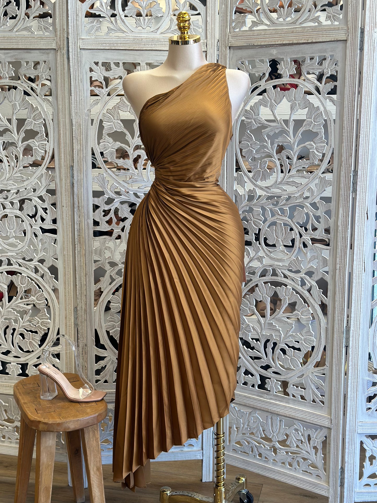 Rust Pleated Cutout Dress- Slightly Stretchy, Estira Poco