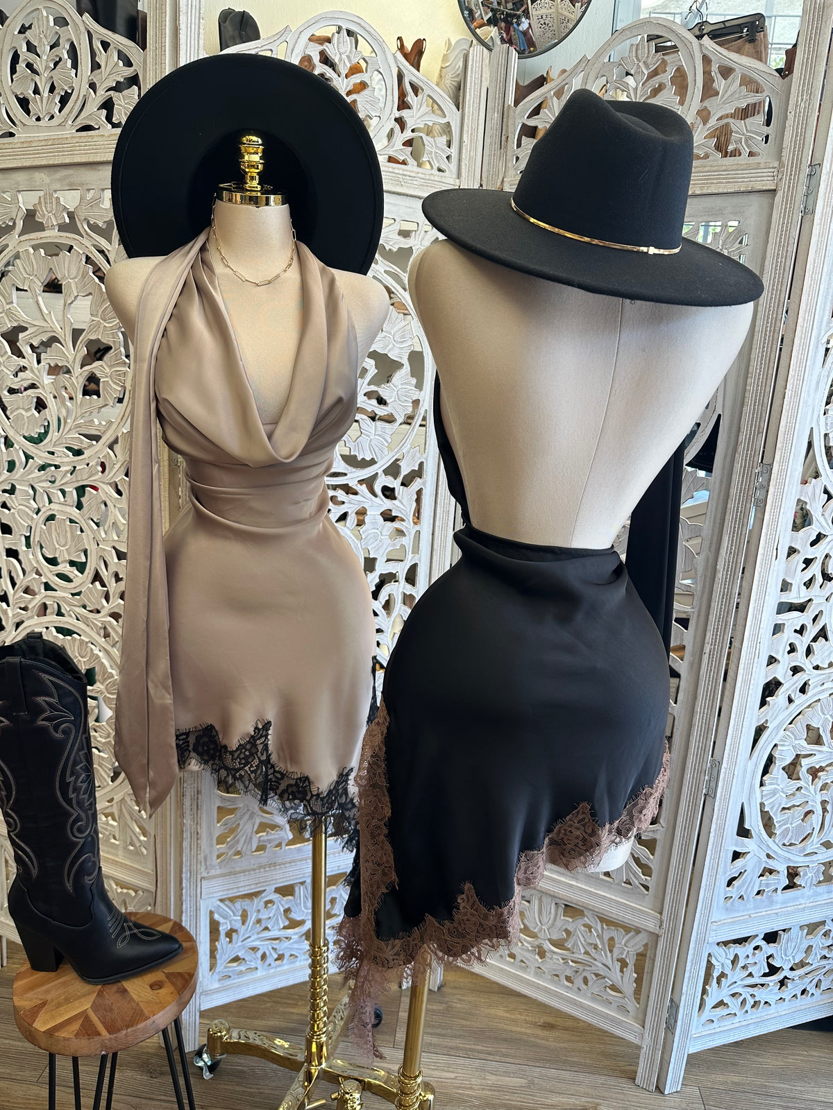 Lace Trim Scarf Dress-Estira Poco, Slightly Stretchy