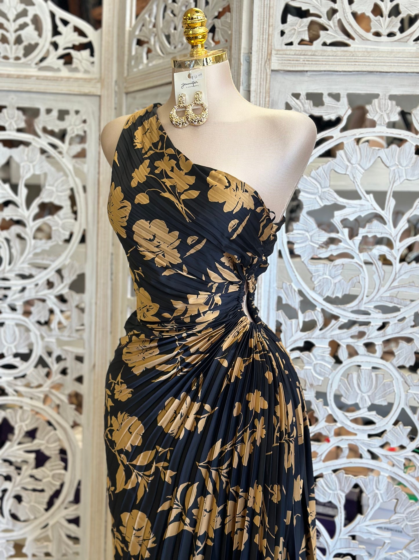 Black Floral Pleated One Sleeve Cutout Dress - No Estira, Not Stretchy