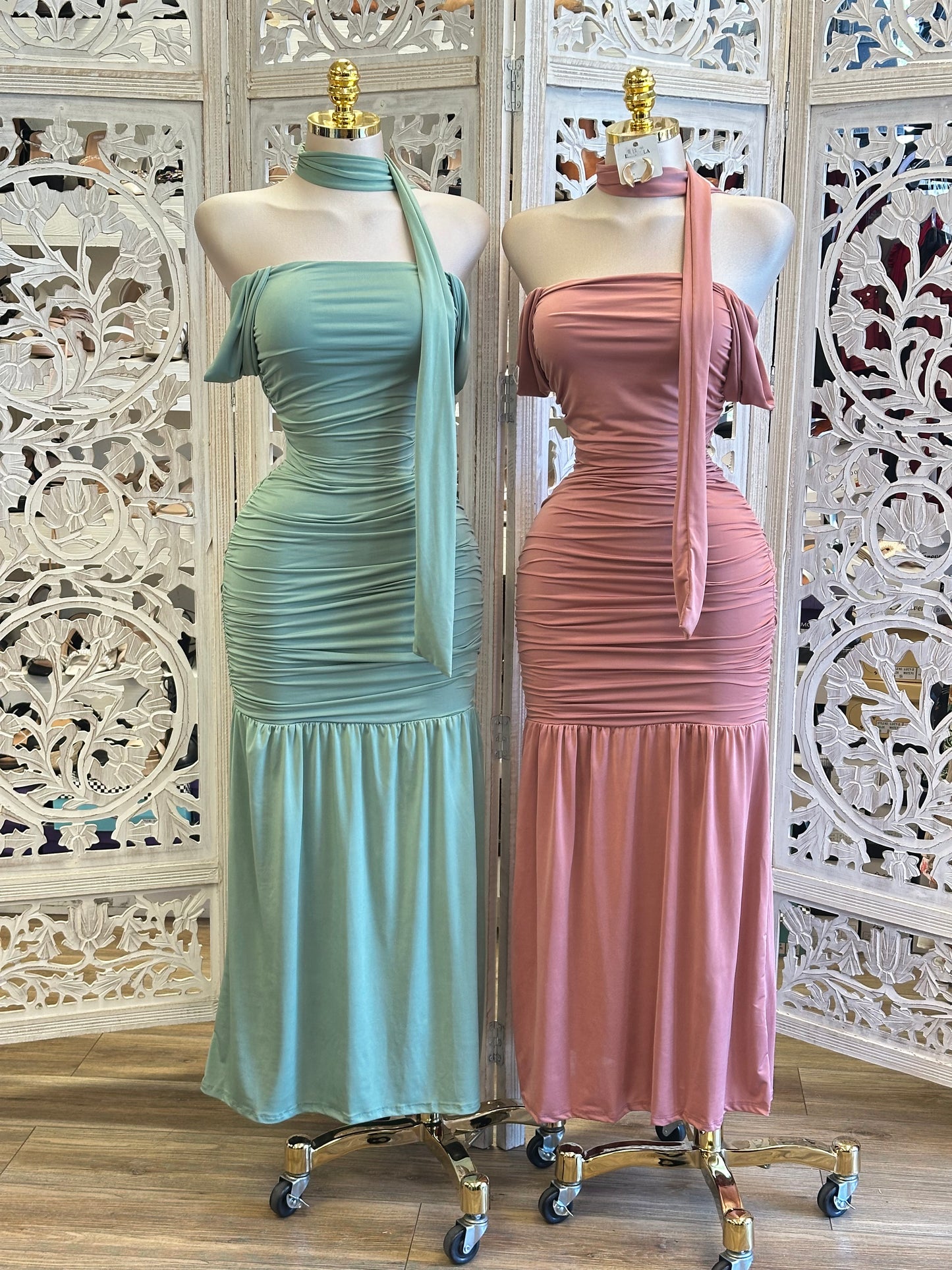 Scarf Ruched Maxi Dress -Estira Poco ,Slightly Stretchy